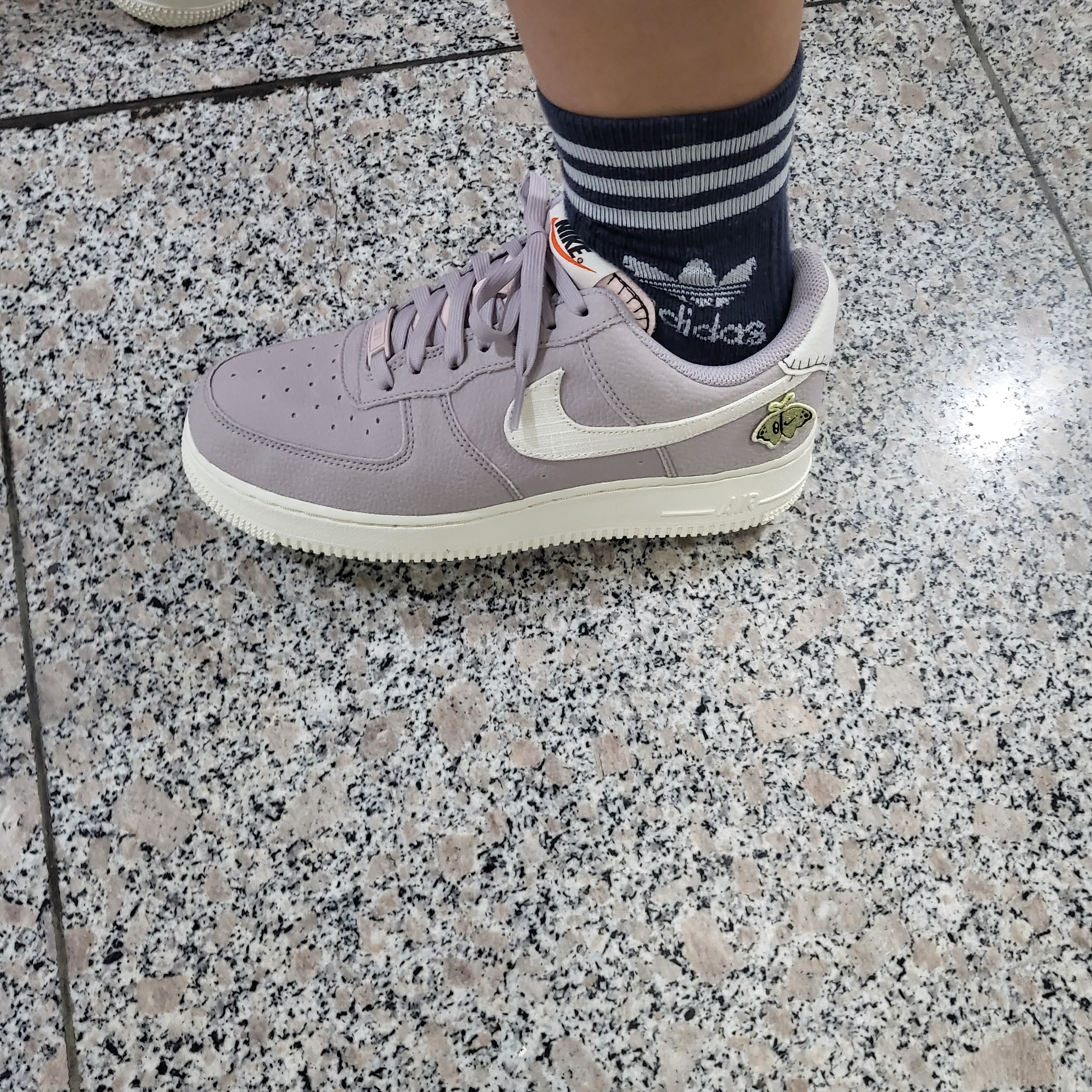 (W) Nike Air Force 1 '07 SE Next Nature Amethyst Ash 착용 스타일 - 2