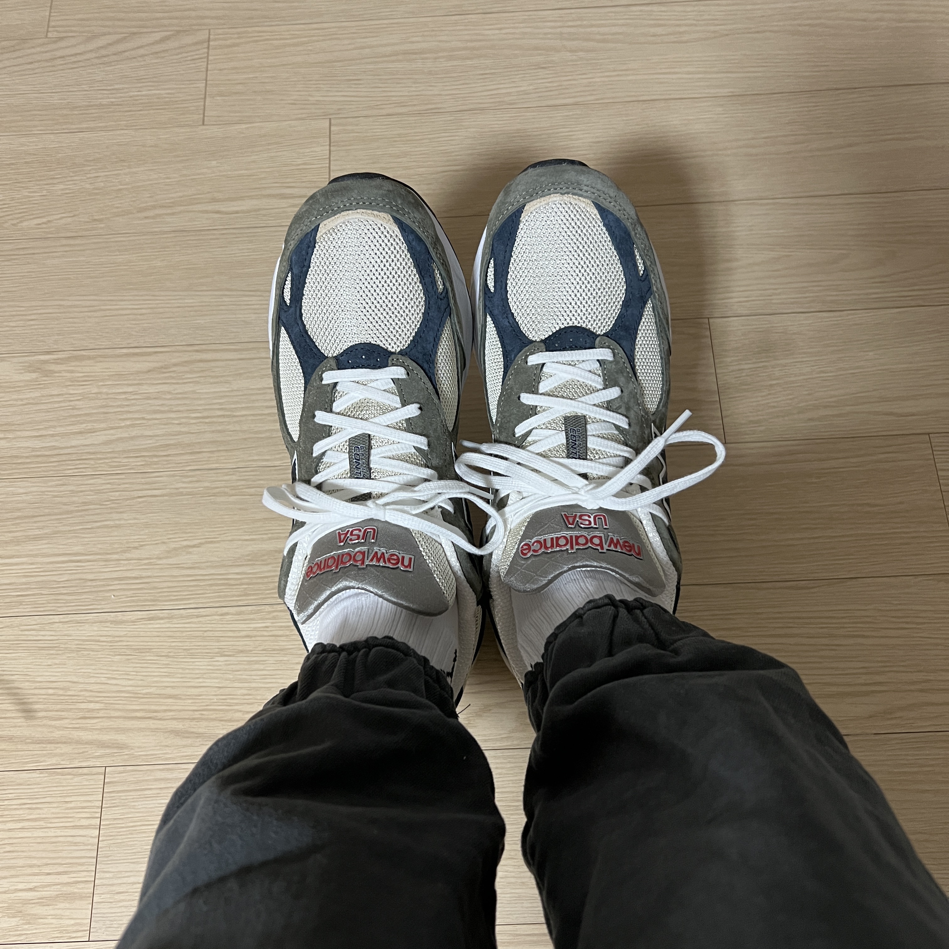 New Balance 990v3 Made in USA Olive 착용 스타일 - 2