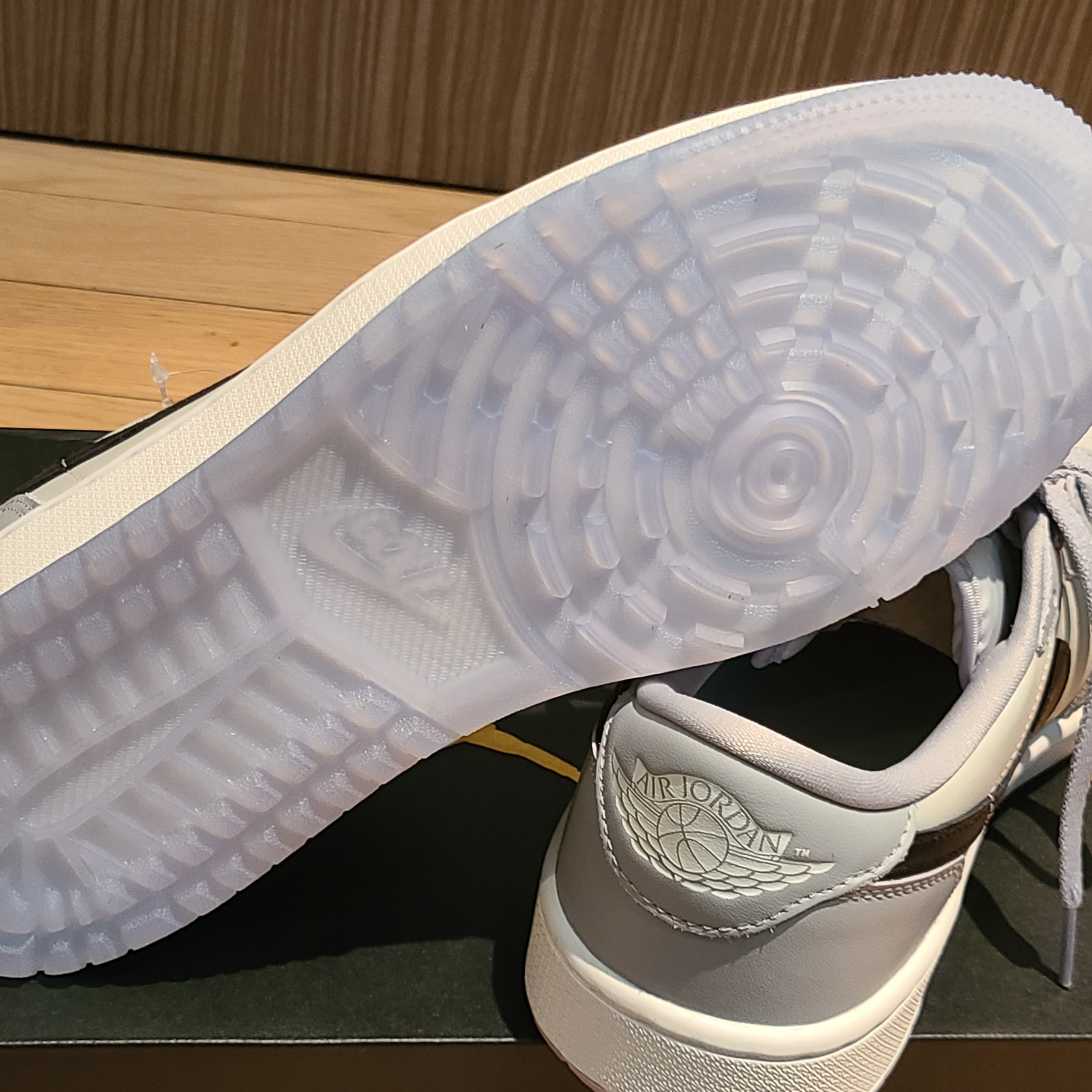 Jordan 1 Low Golf Wolf Grey 착용 스타일 - 3