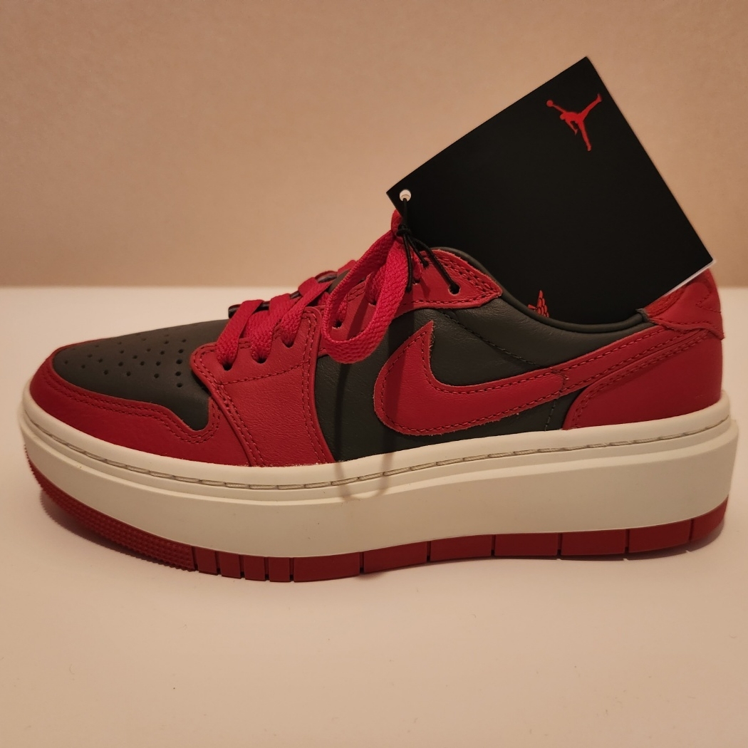 (W) Jordan 1 Elevate Low Dark Grey Varsity Red 착용 스타일 - 2
