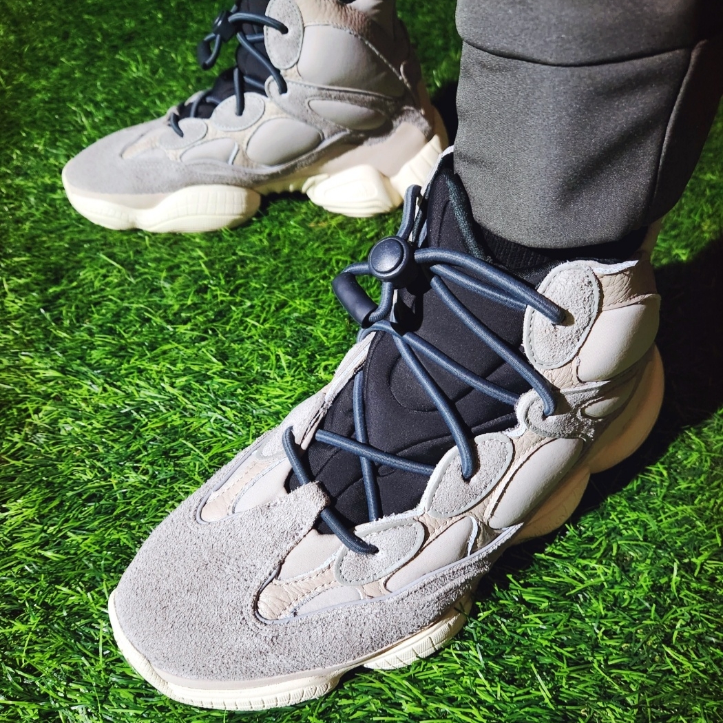 Adidas Yeezy 500 High Mist Stone 착용 스타일 - 5