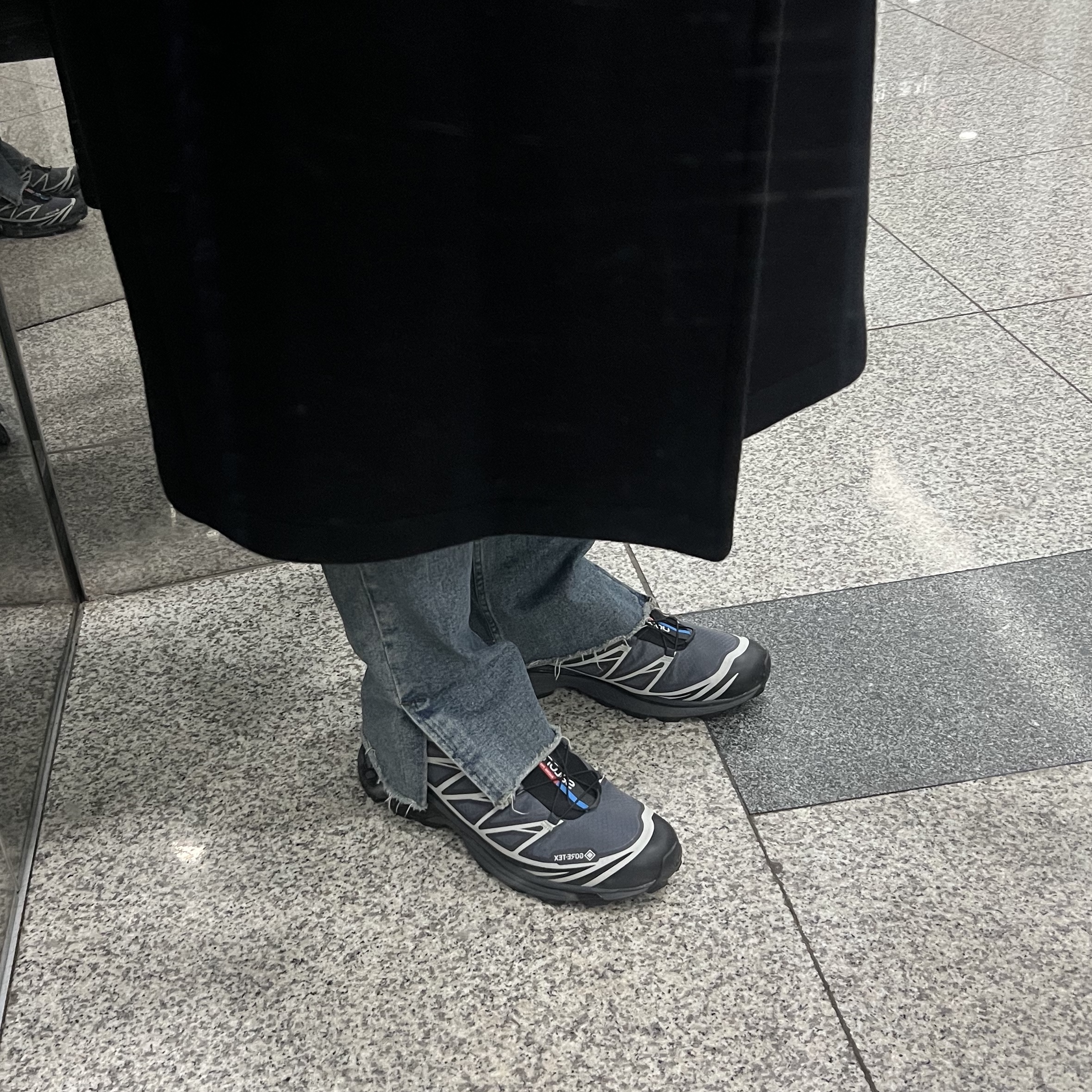 Salomon XT-6 Gore-Tex Black Ebony 착용 스타일