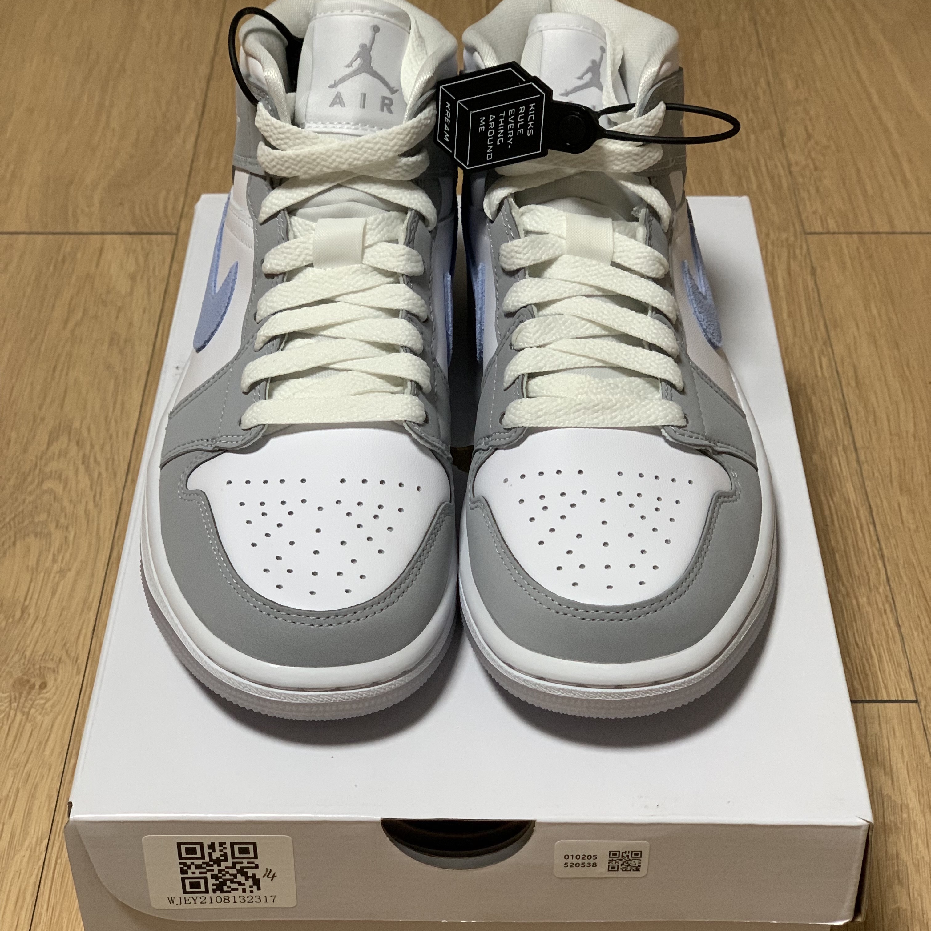 (W) Jordan 1 Mid Wolf Grey, (GS) Jordan 1 Mid Light Arctic Pink 착용 스타일 - 1