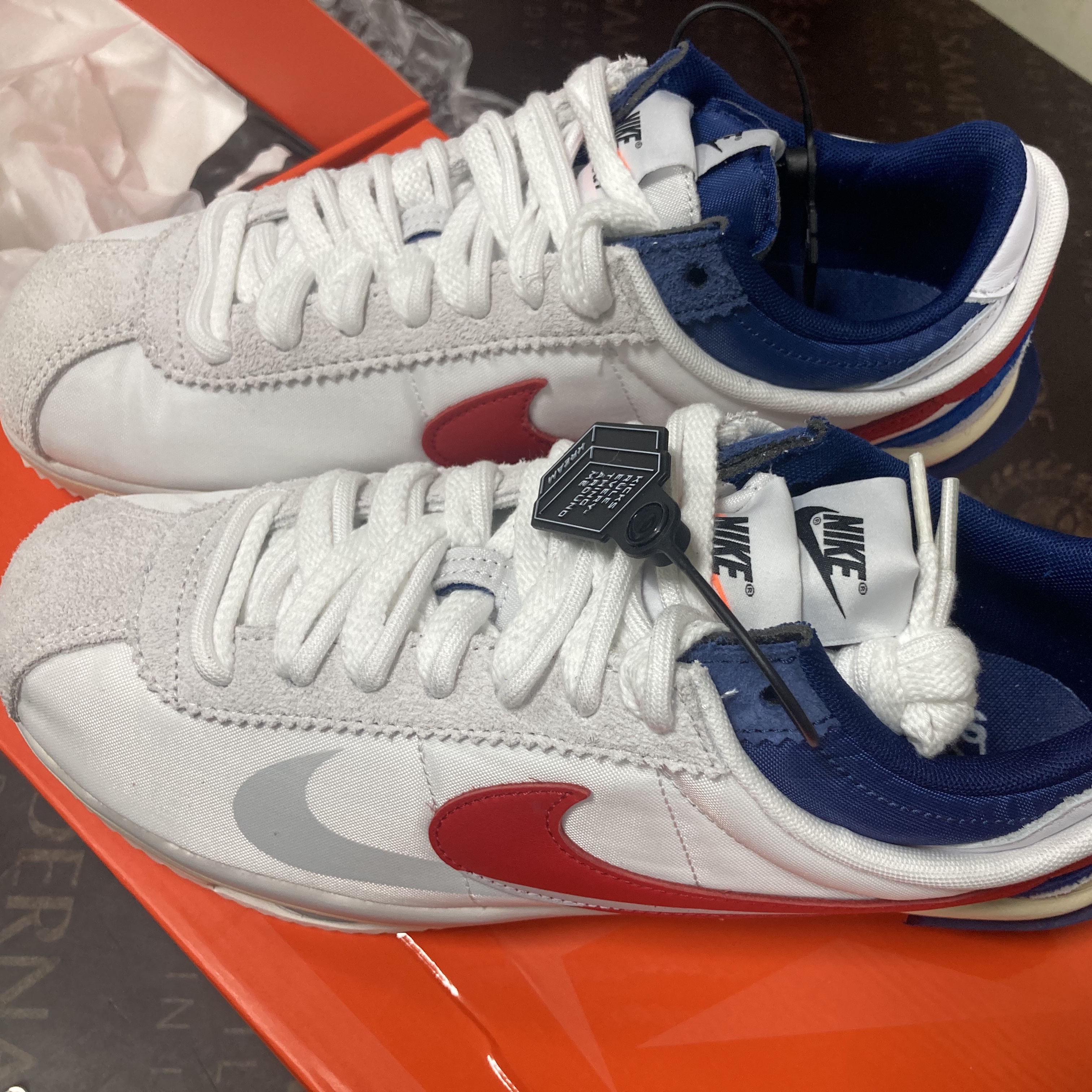 Nike x Sacai Zoom Cortez SP White and University Red 착용 스타일