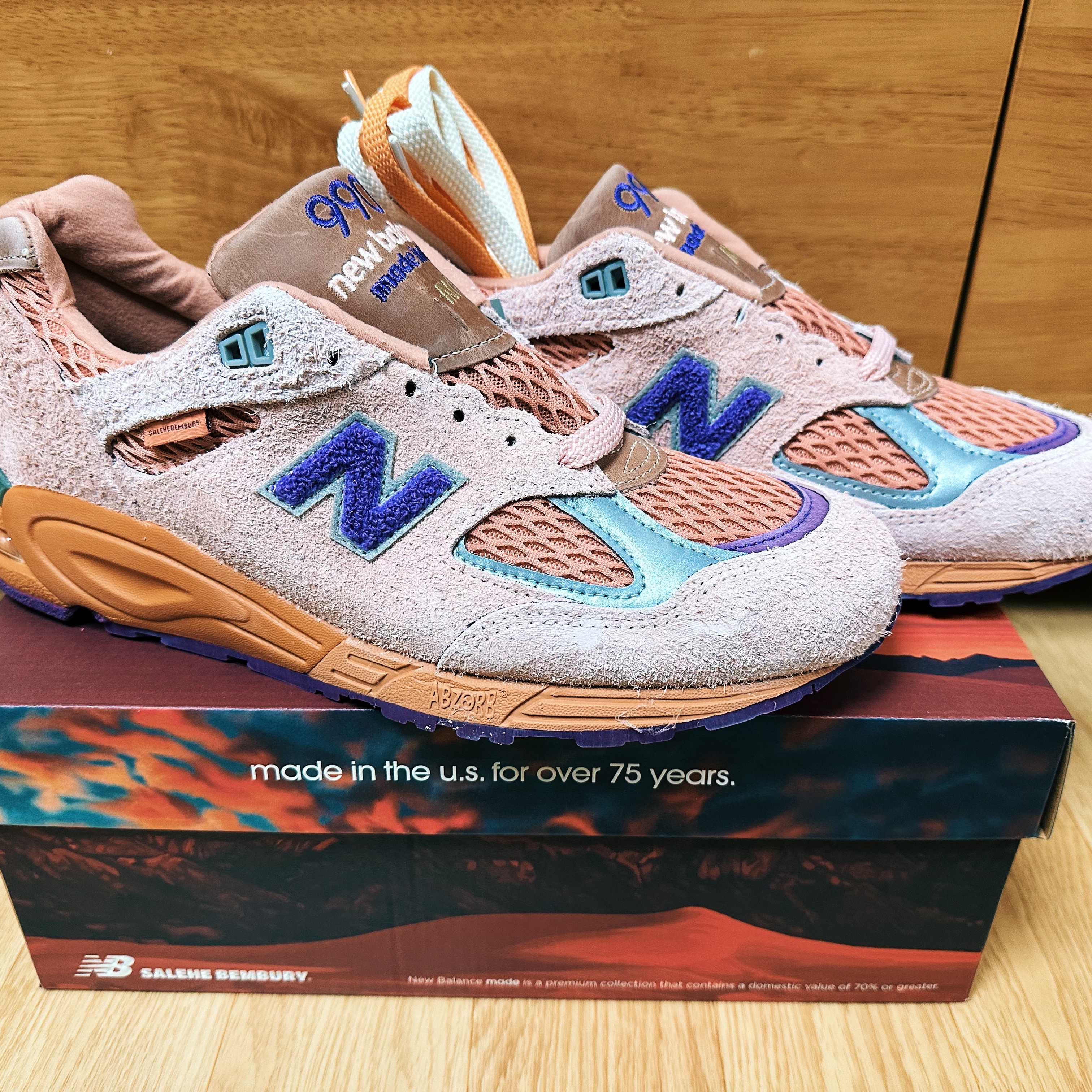 New Balance x Salehe Bembury 990v2 Made in USA Misty Rose 착용 스타일