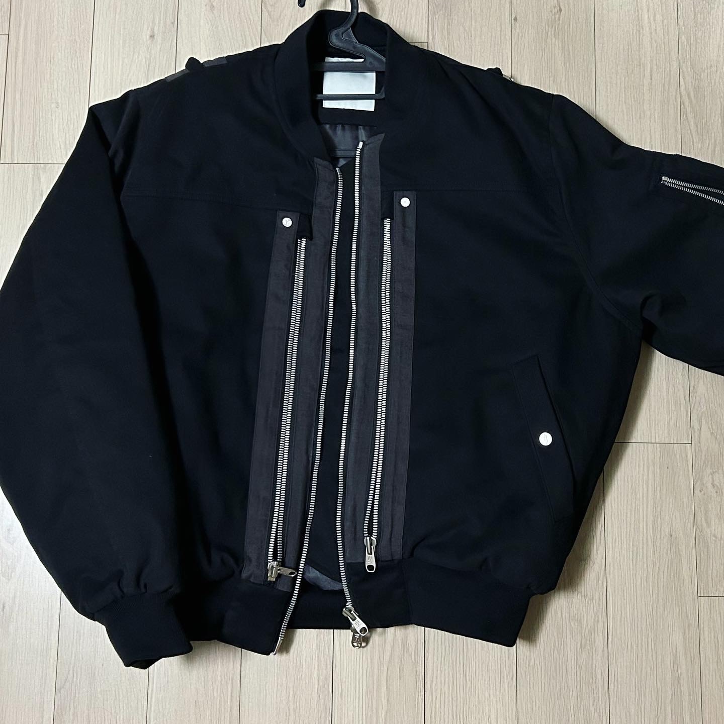 Undermycar Rumlow Back Zip Cotton Garment Bomber Dark Gull - 22FW 착용 스타일 - 1
