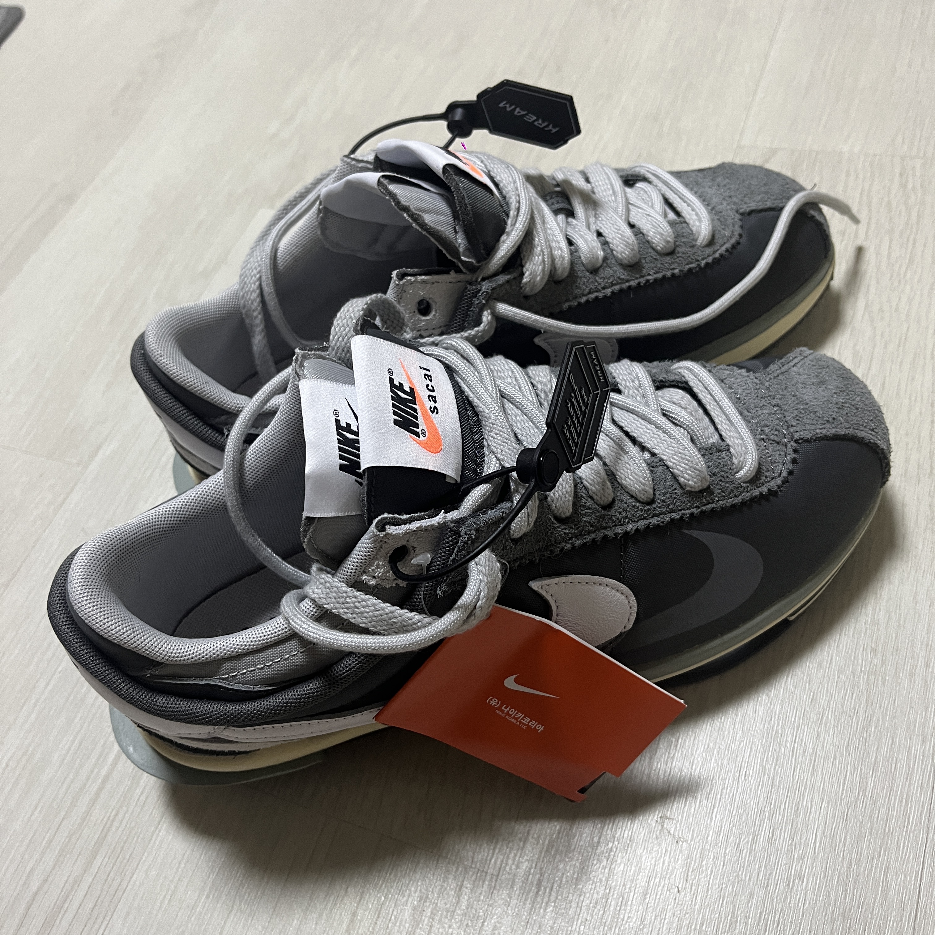 Nike x Sacai Zoom Cortez SP Iron Grey 착용 스타일