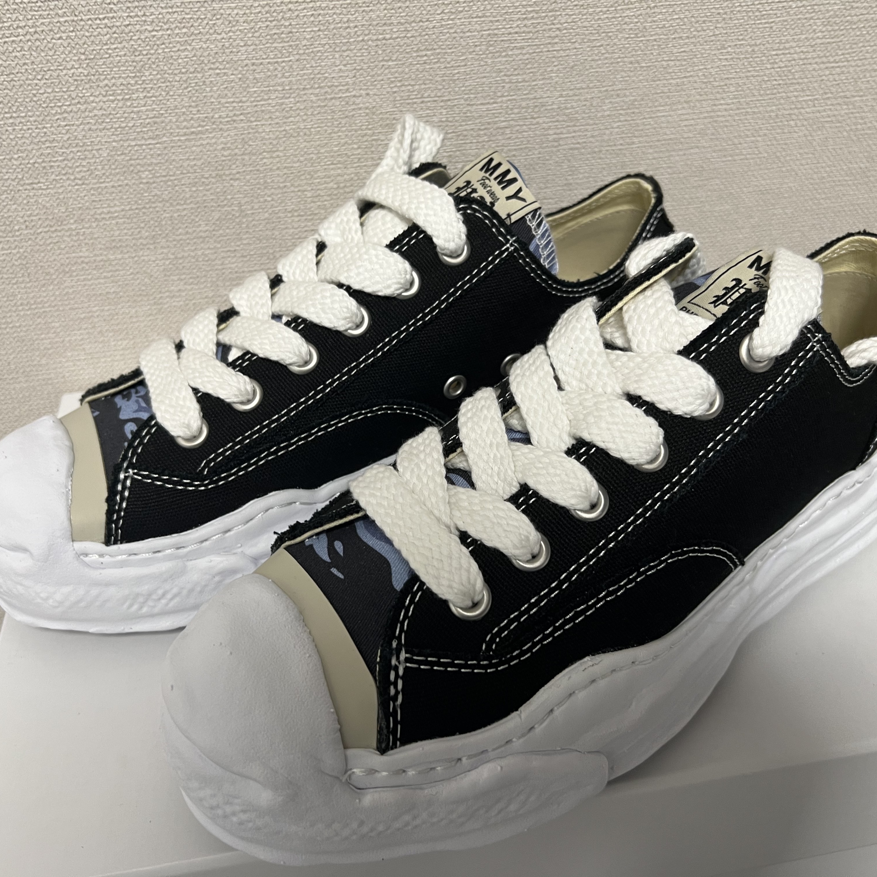 Maison Mihara Yasuhiro x Phenomenon Hank OG Sole Canvas Low-top Sneakers Black 착용 스타일