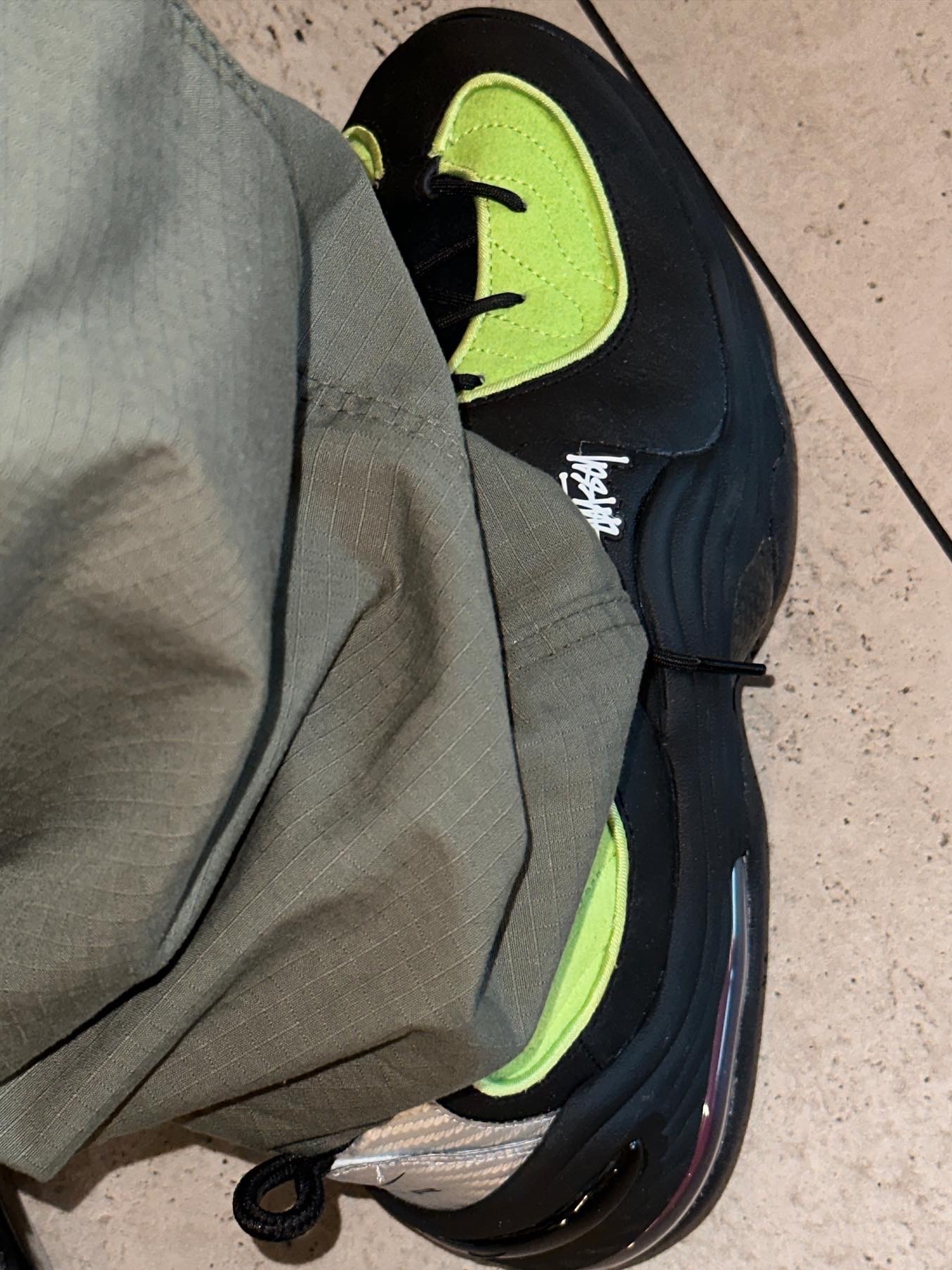 Nike x Stussy Air Penny II Vivid Green and Black 착용 스타일 - 2