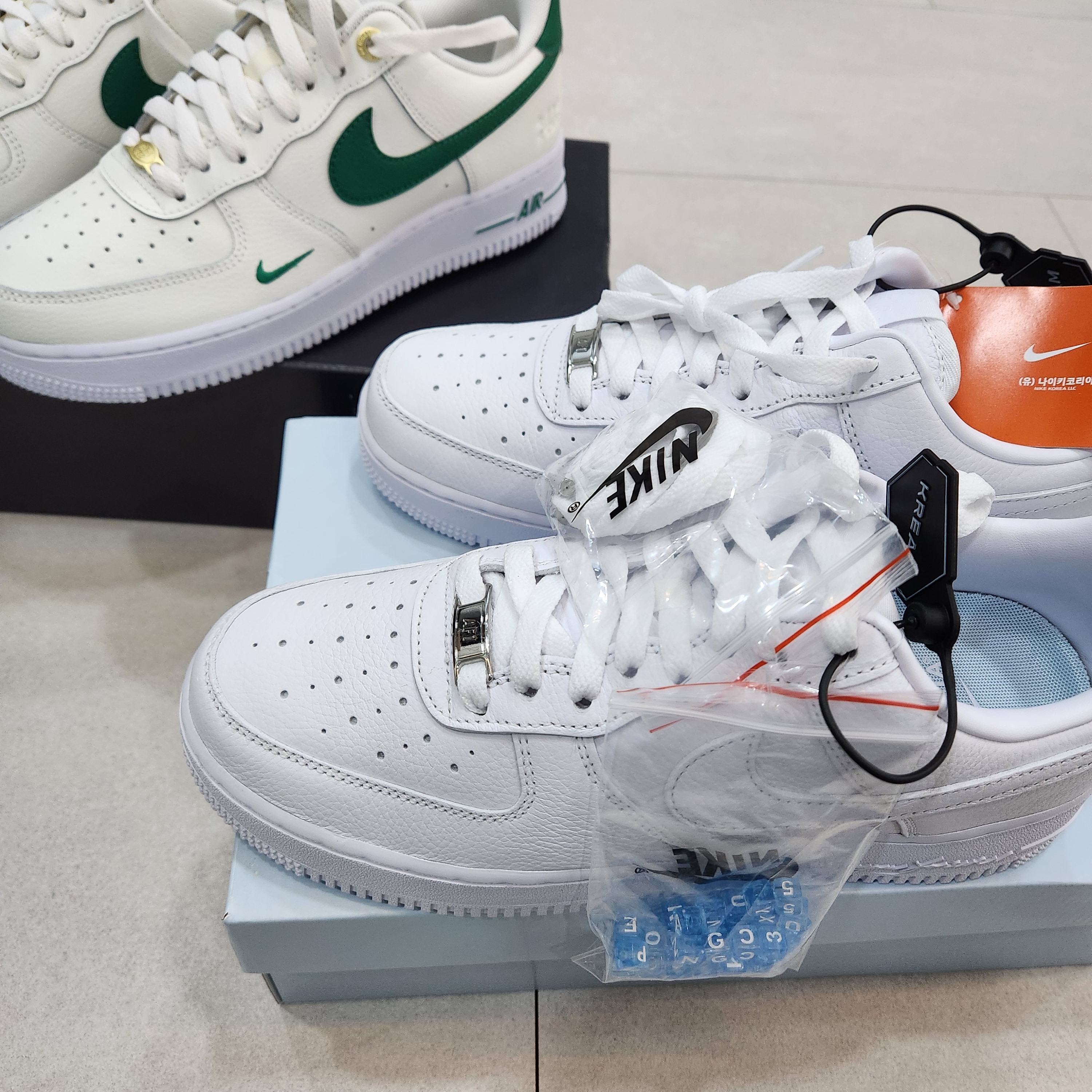 Nike Air Force 1 '07 LV8 40th Anniversary Join Forces Sail Malachite, Nike x Drake Nocta Air Force 1 Low SP Certified Lover Boy White 착용 스타일