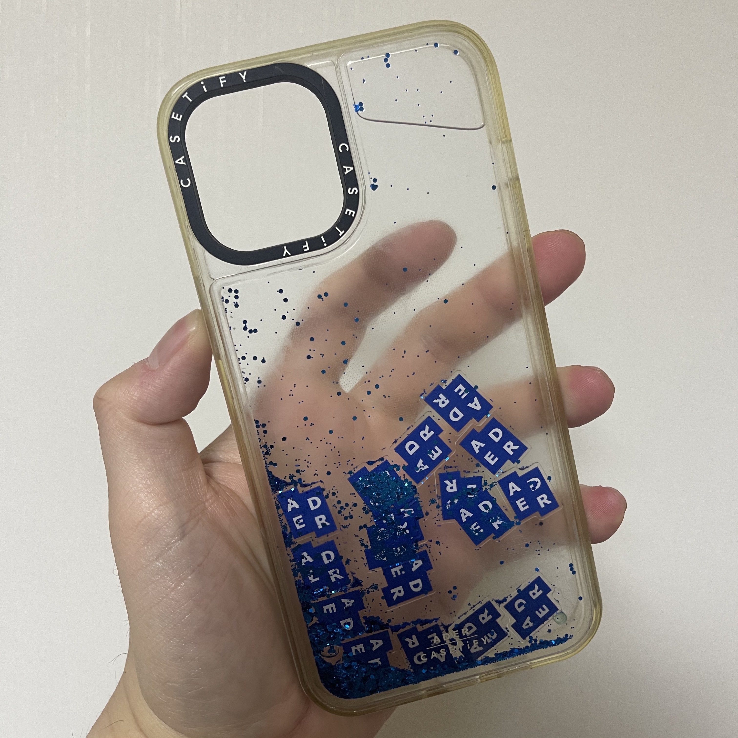 Casetify x Ader Error Tetris Floaty iPhone Case 착용 스타일 - 1