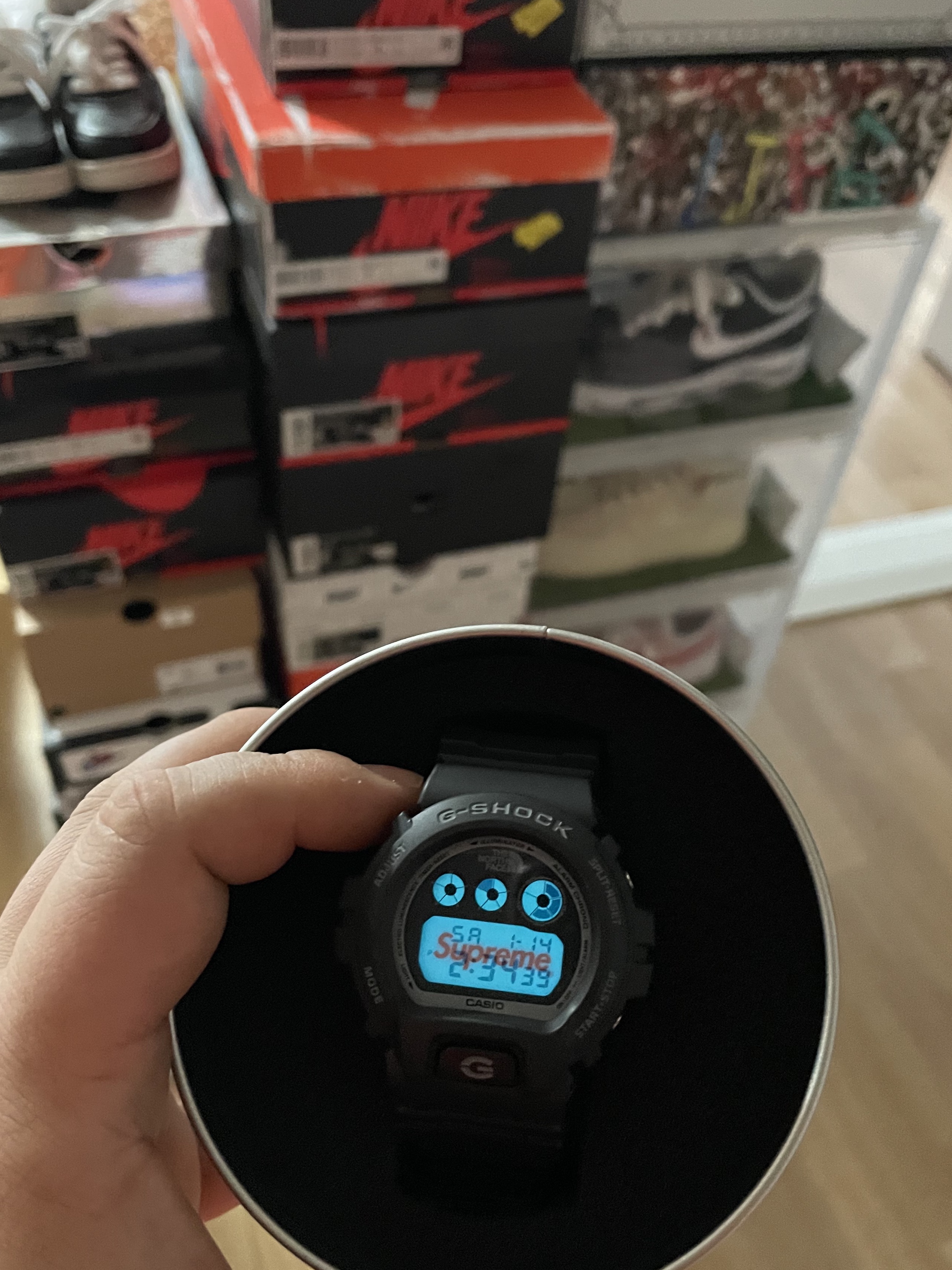 Casio G-Shock x Supreme x The North Face DW-6900 Black 착용 스타일