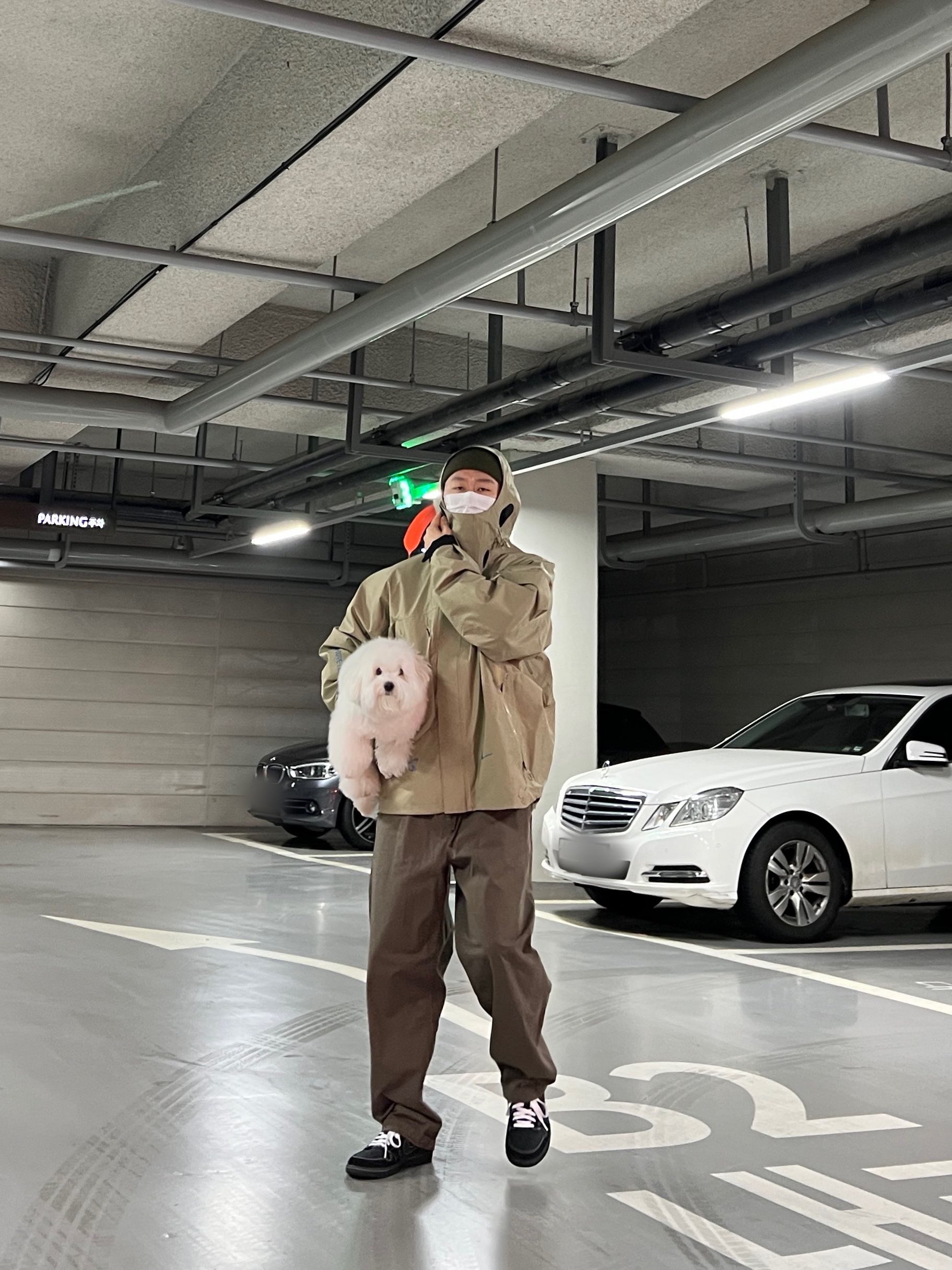 Jordan 1 x Travis Scott Retro Low OG SP Black Phantom, Nike x Off-White NRG Gore-Tex Jacket Khaki - Asia 착용 스타일 - 2