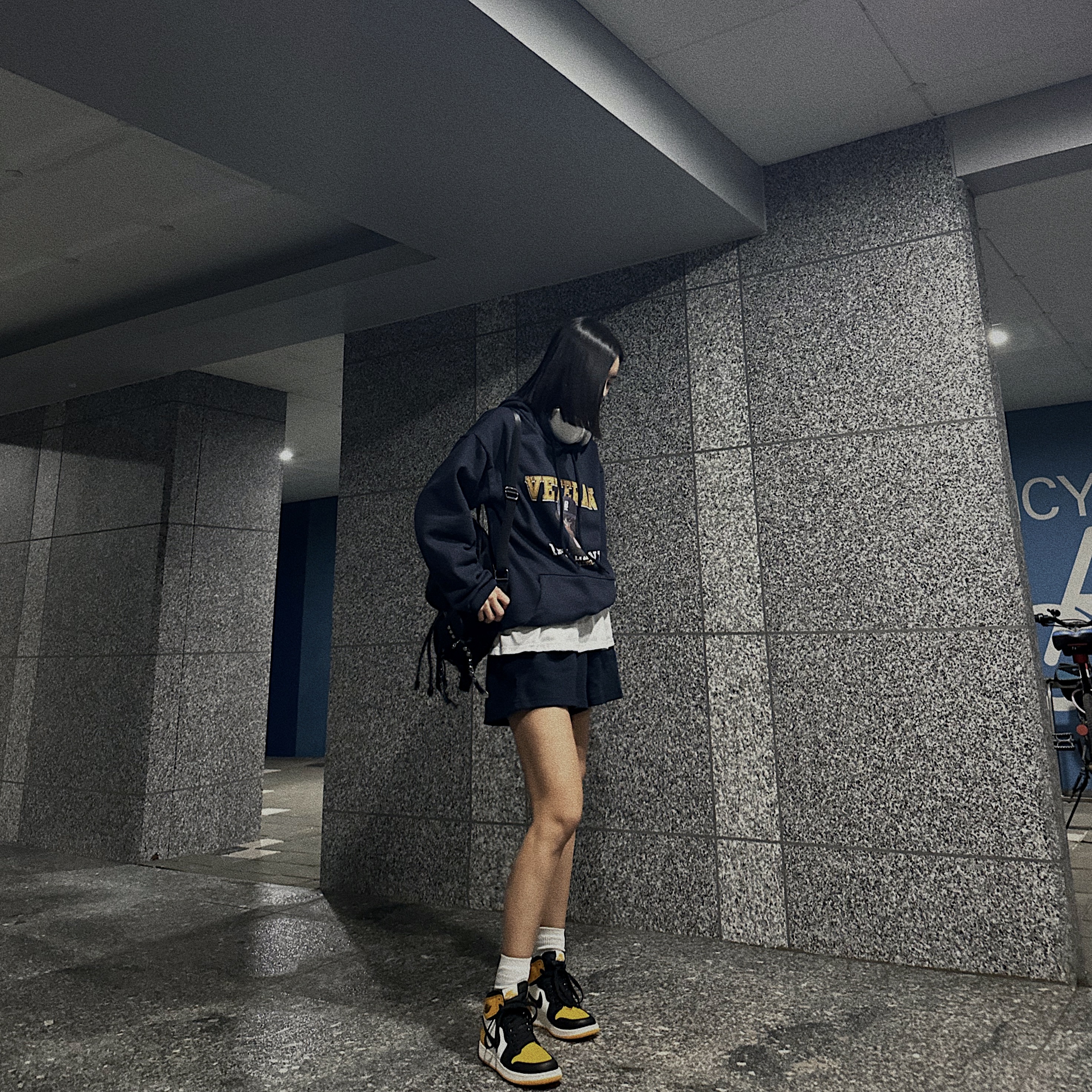 (GS) Jordan 1 Retro High OG Taxi, Apple AirPods Max Lightning Silver (Korean Ver.) 착용 스타일 - 3