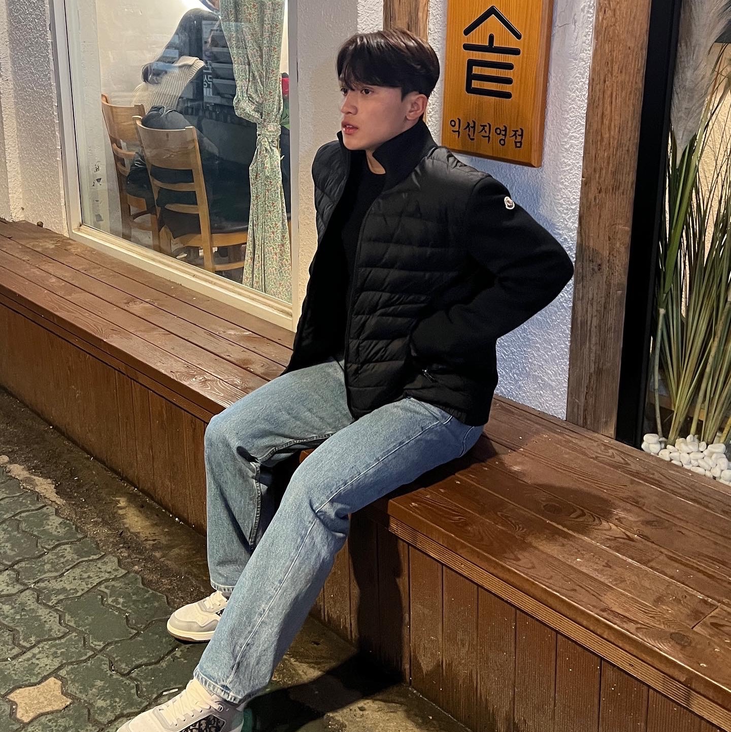 Moncler Padded Wool Cardigan Black - 22FW 착용 스타일 - 2