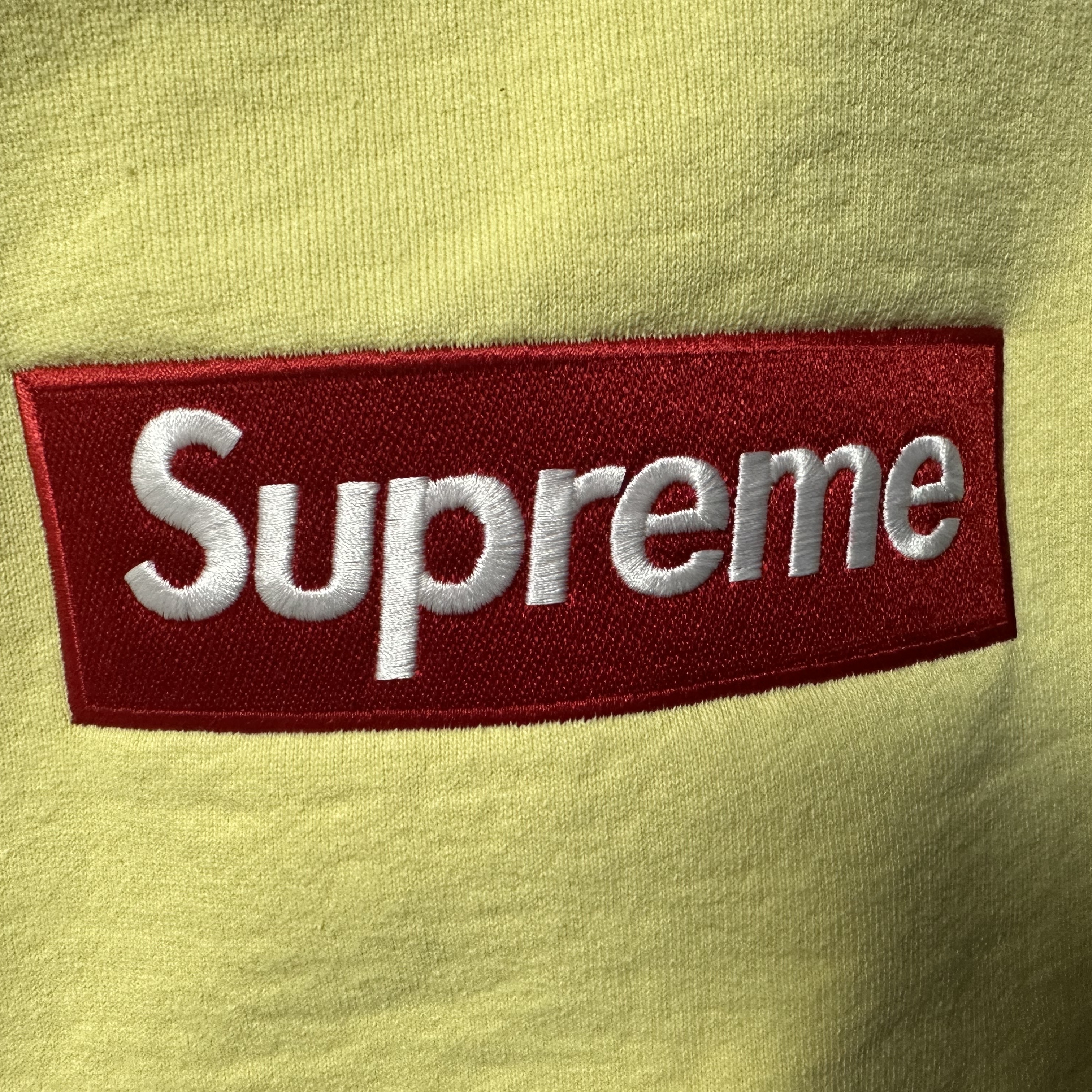 Supreme Box Logo Crewneck Pale Yellow - 22FW 착용 스타일
