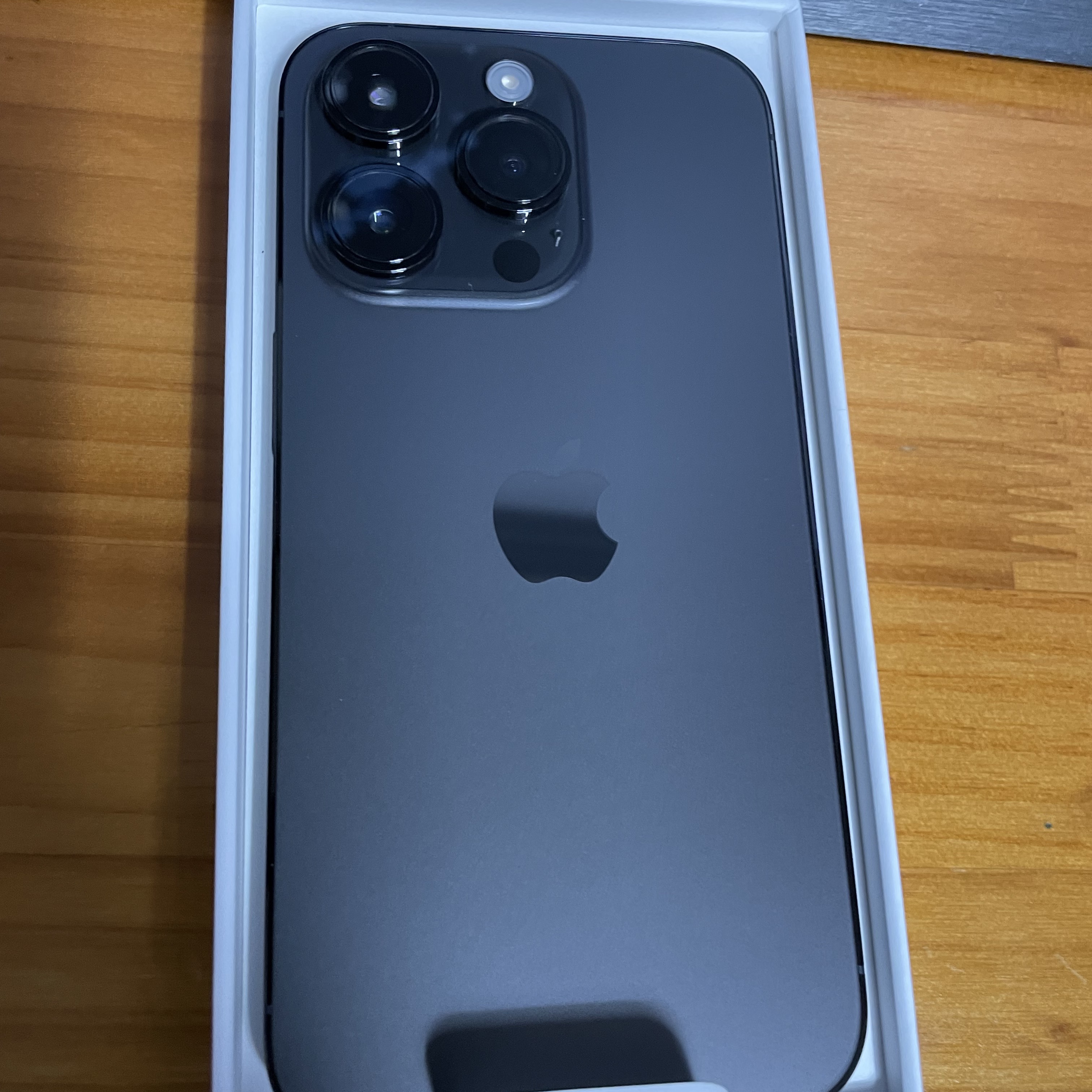 Apple iPhone 14 Pro 256GB Space Black (Korean Ver.) 착용 스타일 - 2