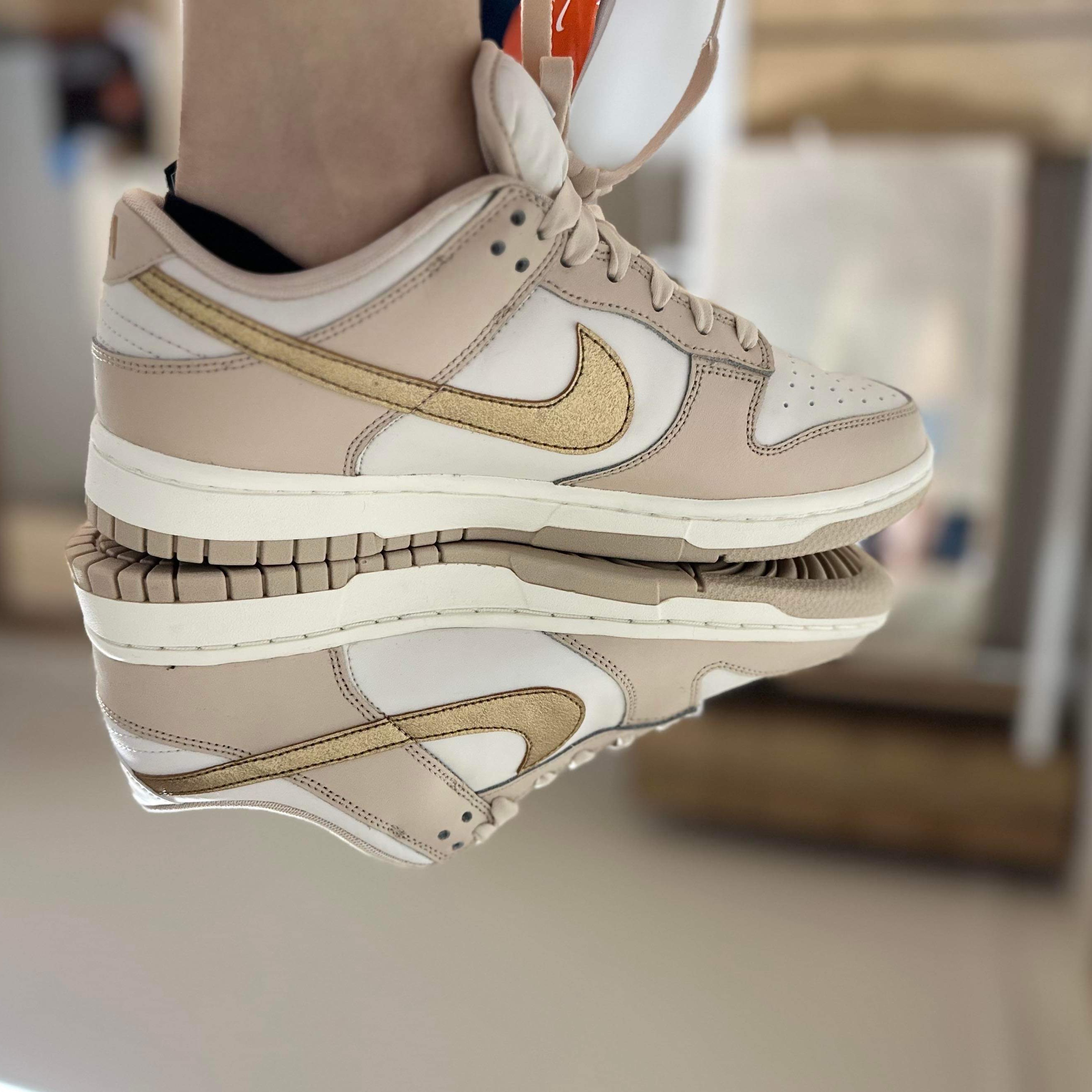 (W) Nike Dunk Low Sanddrift Metallic Gold, Jordan 1 Retro Low OG EX Black and Smoke Grey 착용 스타일 - 3
