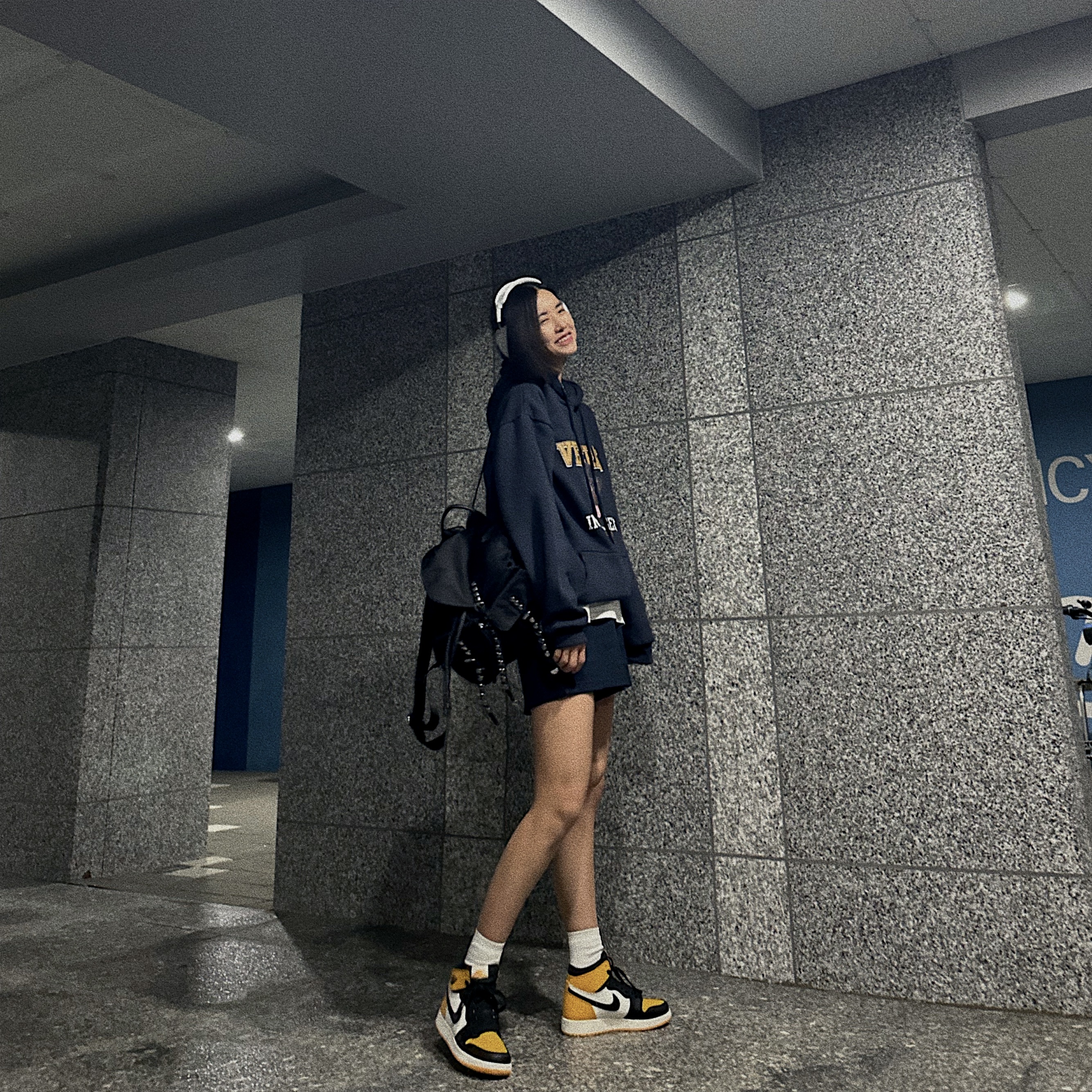 (GS) Jordan 1 Retro High OG Taxi, Apple AirPods Max Lightning Silver (Korean Ver.) 착용 스타일 - 2