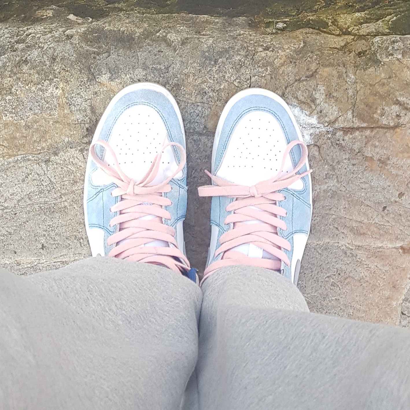 Jordan 1 Mid SE French Blue Fire Red 착용 스타일