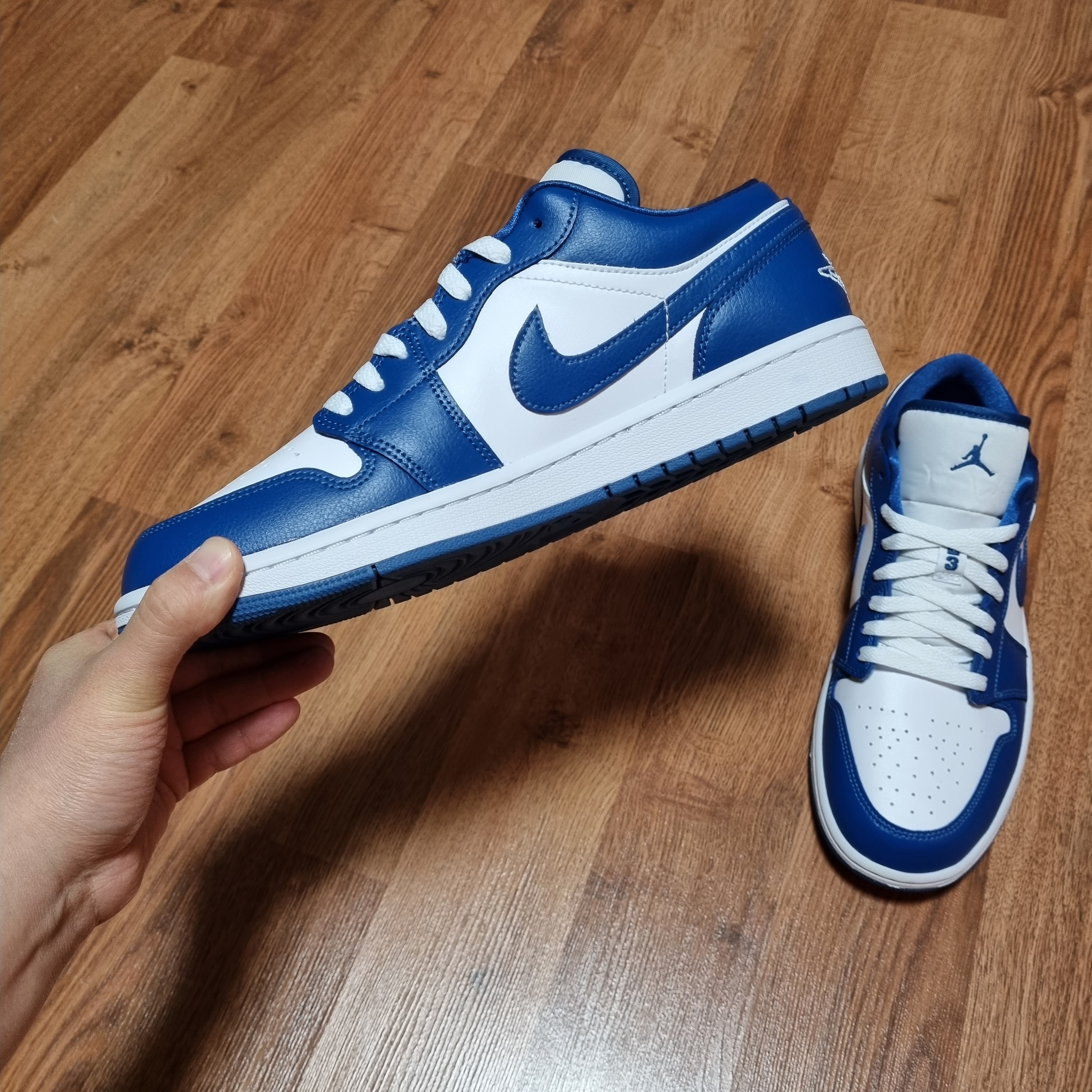 (W) Jordan 1 Low White Dark Marina Blue 착용 스타일 - 1
