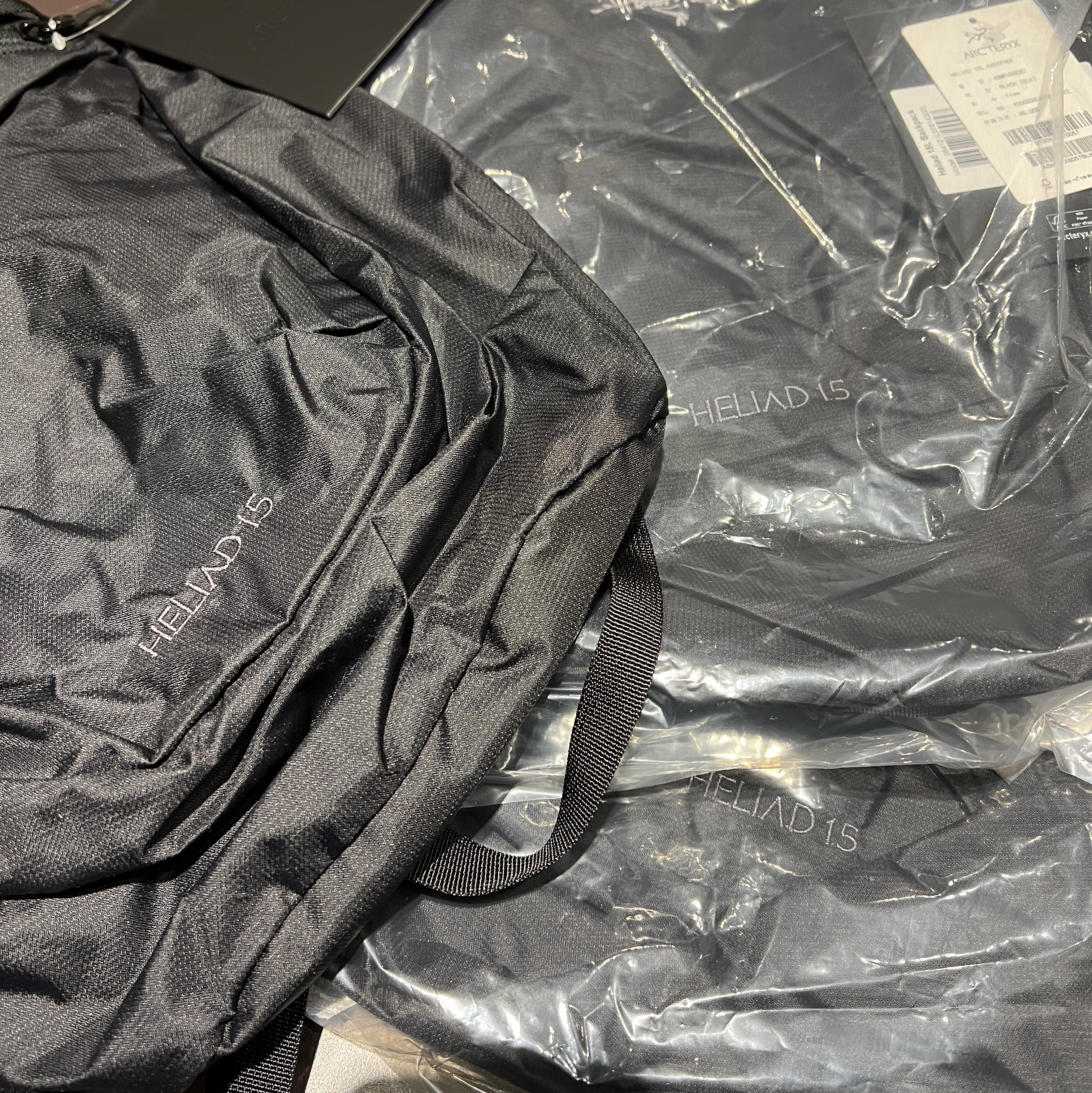 Arc'teryx Heliad 15 Backpack Black, Stussy Basic Stussy T-Shirt Black 2022 착용 스타일 - 2