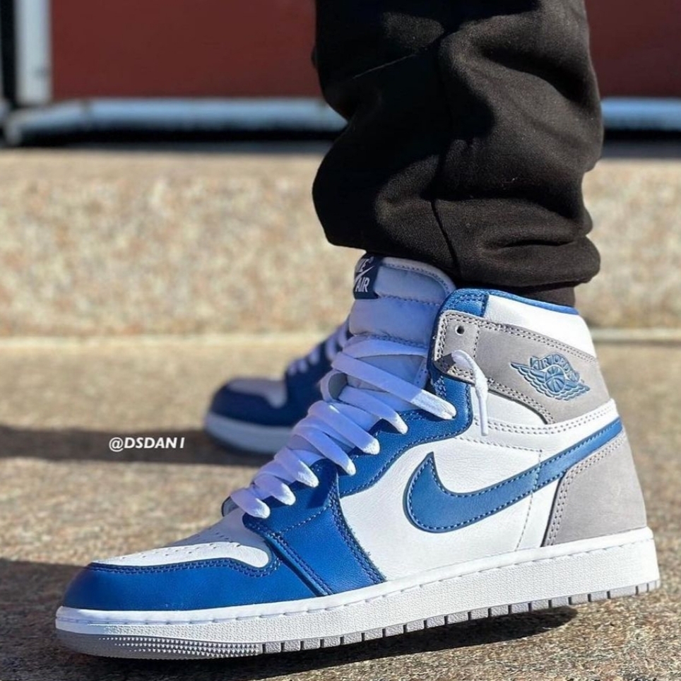 Jordan 1 Retro High OG True Blue 착용 스타일 - 2