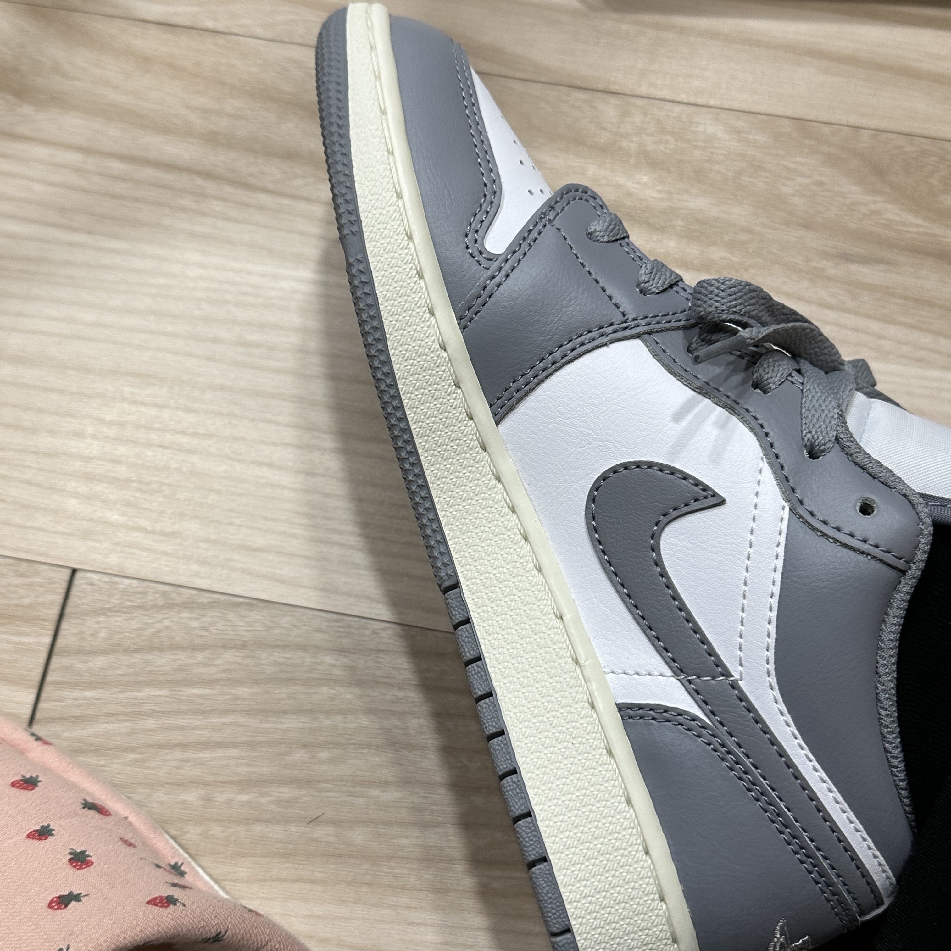 (GS) Jordan 1 Low Stealth and White 착용 스타일 - 2