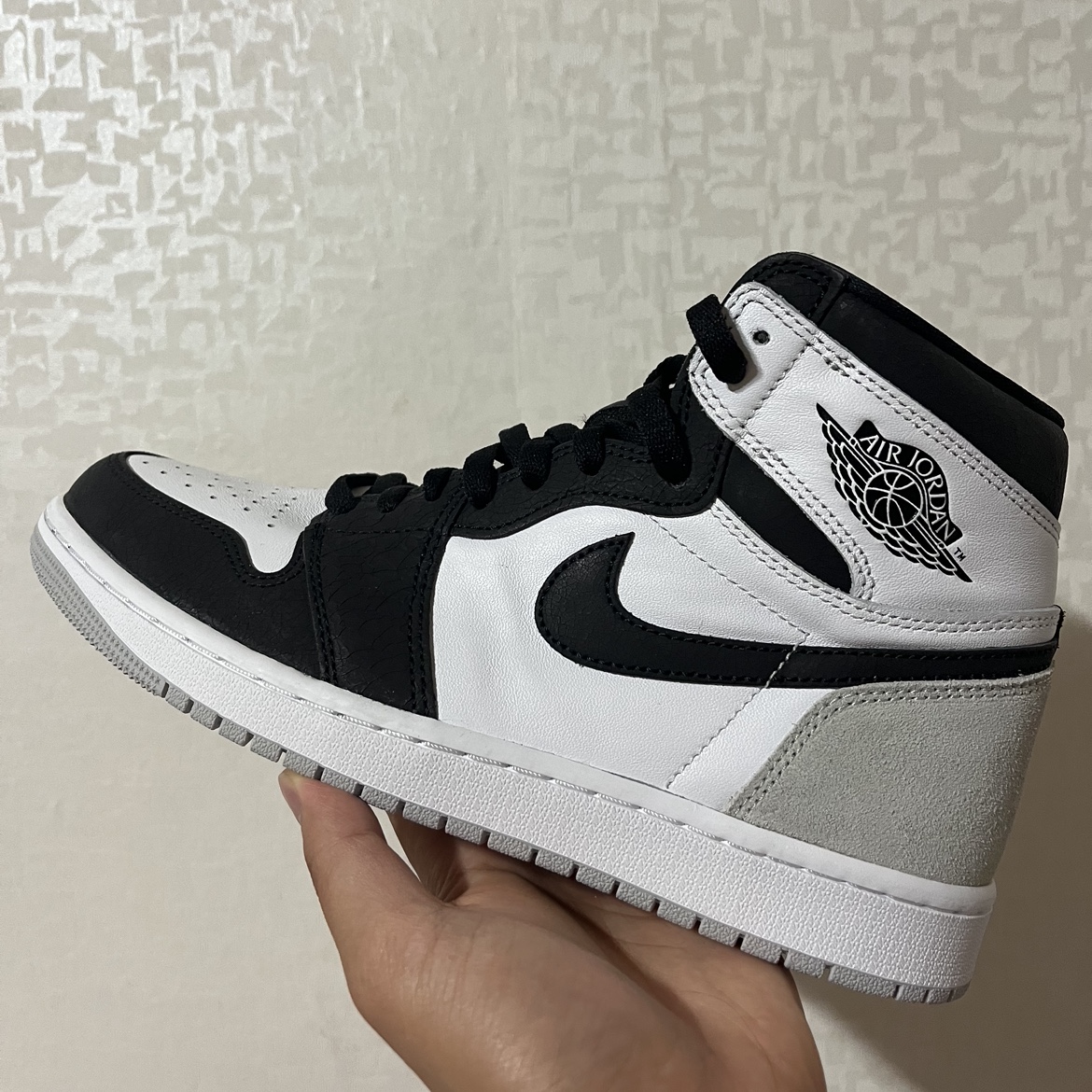 Jordan 1 Retro High OG Bleached Coral 착용 스타일