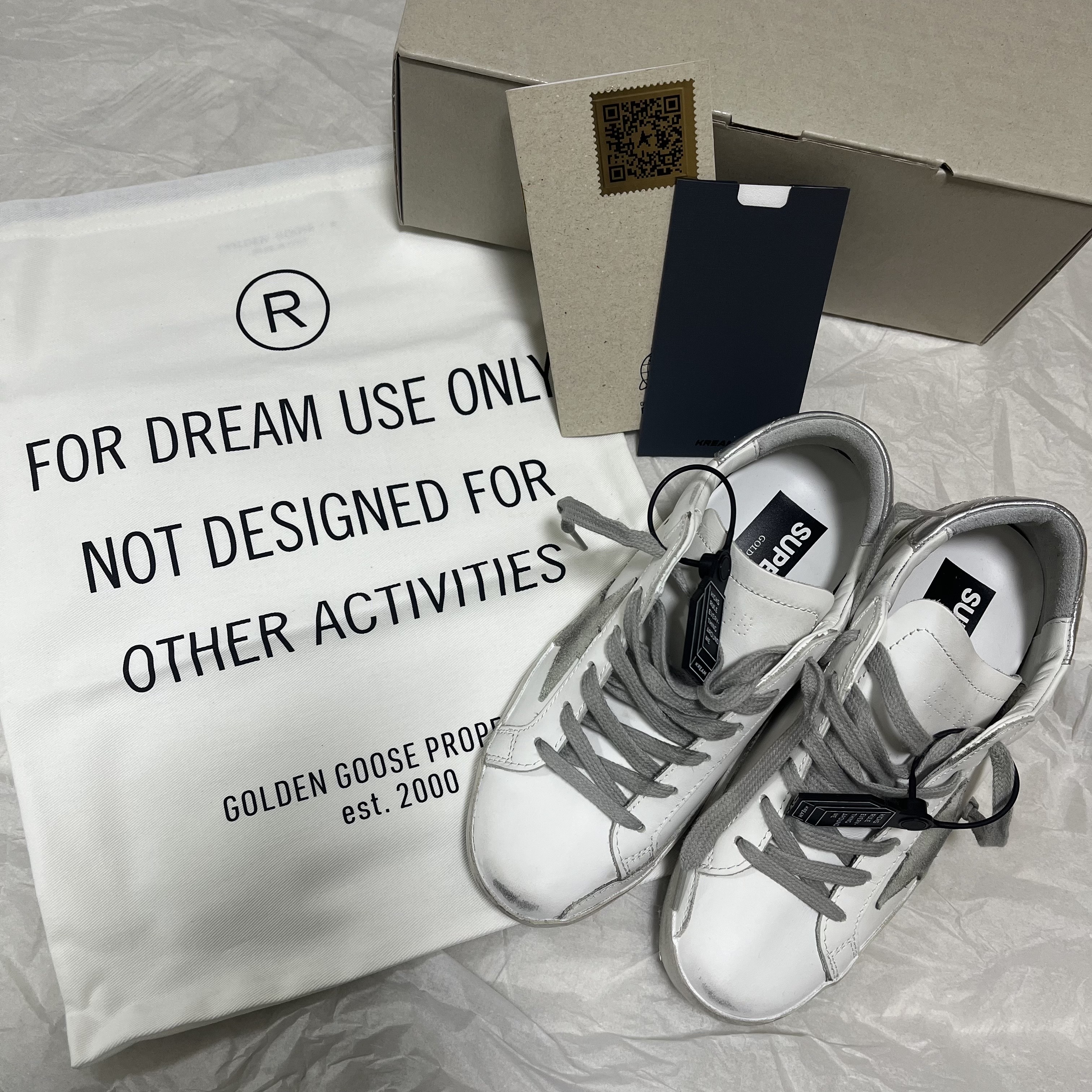 (W) Golden Goose Superstar White Silver Heel Tab Sneakers 착용 스타일