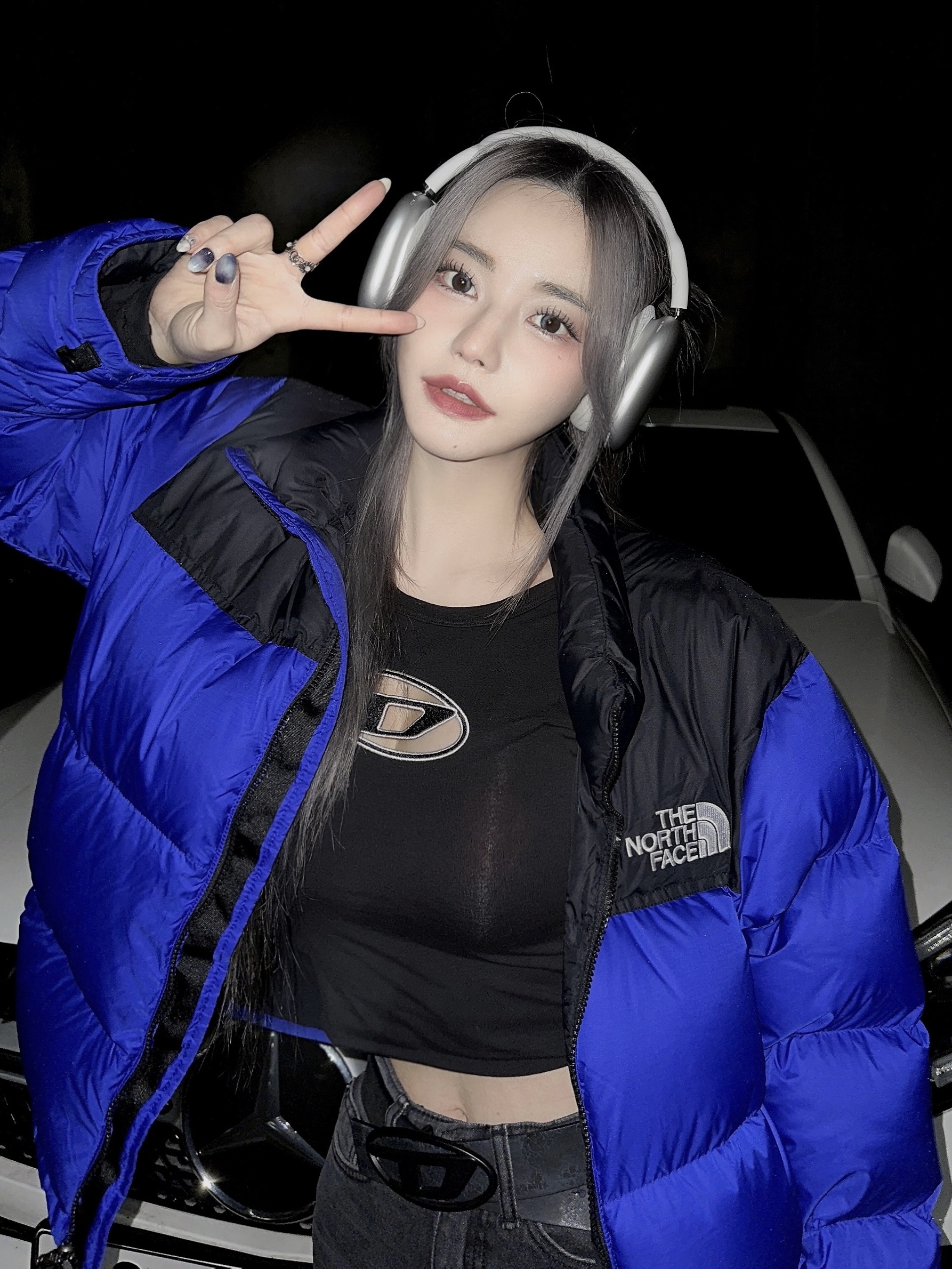 (W) The North Face 1996 Retro Nuptse Jacket Lapis Blue, (W) Diesel M-Areesa Jumper with Embroidered Cut-Out Logo Knit Black 착용 스타일 - 2