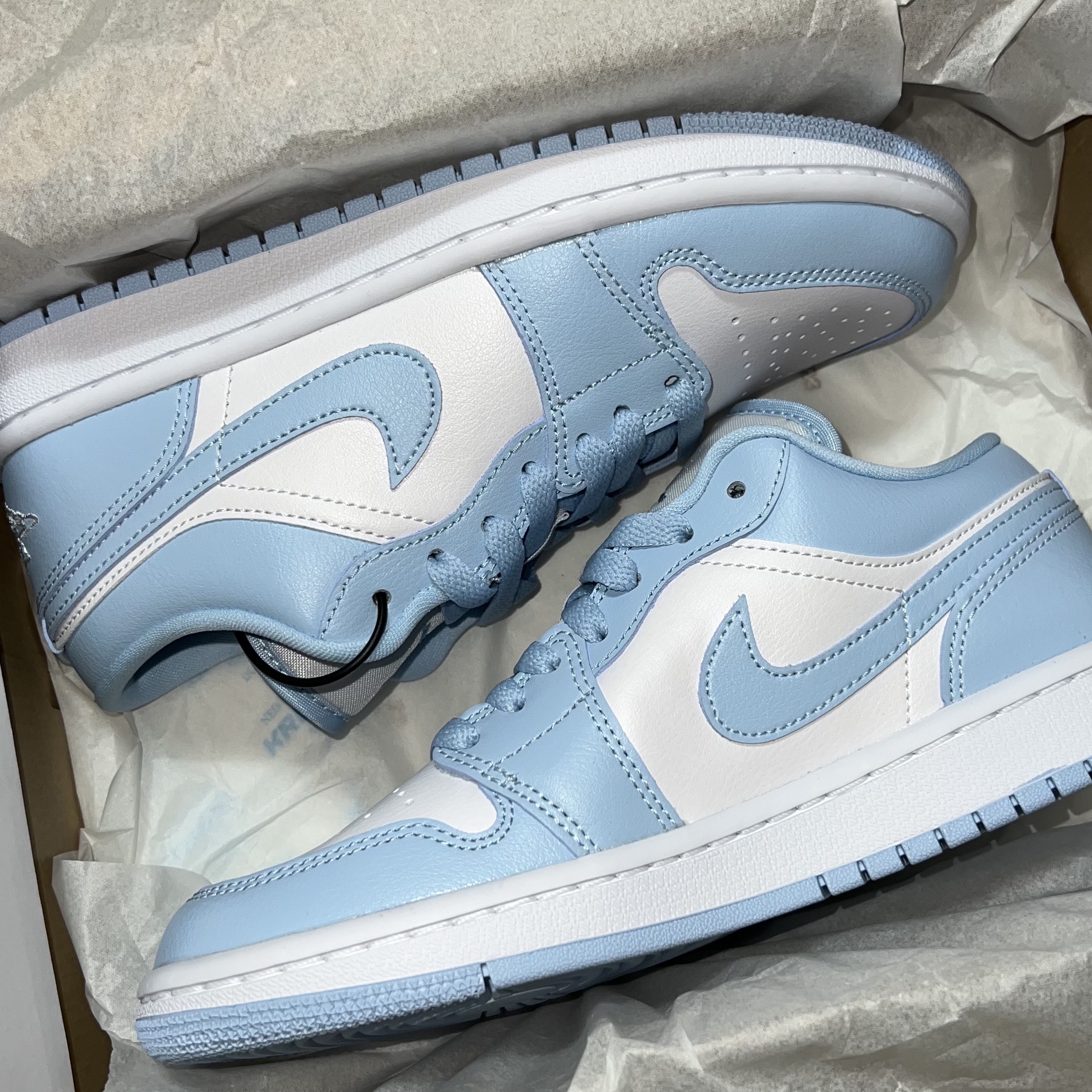 (W) Jordan 1 Low White Ice Blue 착용 스타일 - 2