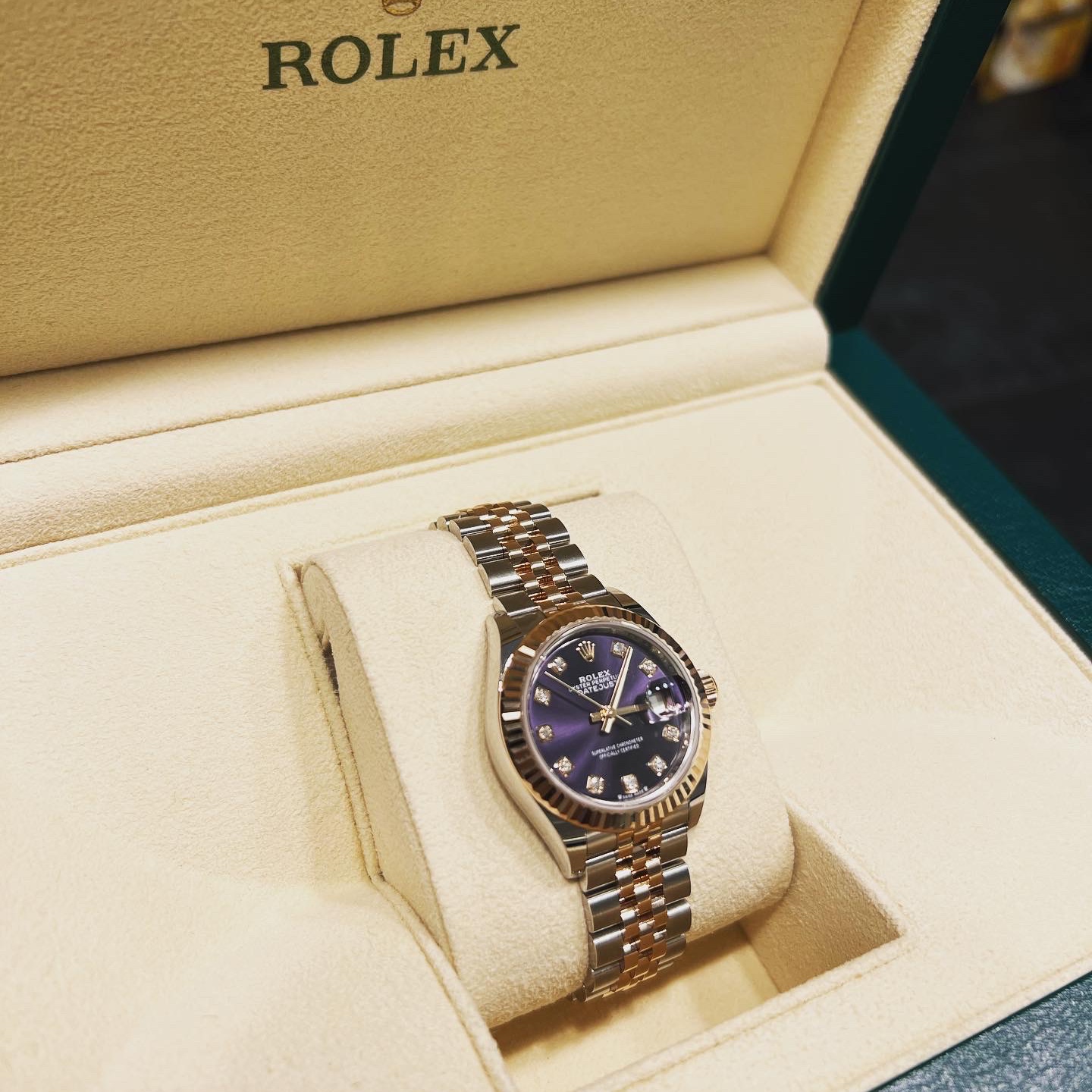 Rolex Lady-Datejust 28mm 279171 Aubergine Diamond-Set Jubilee 착용 스타일 - 2