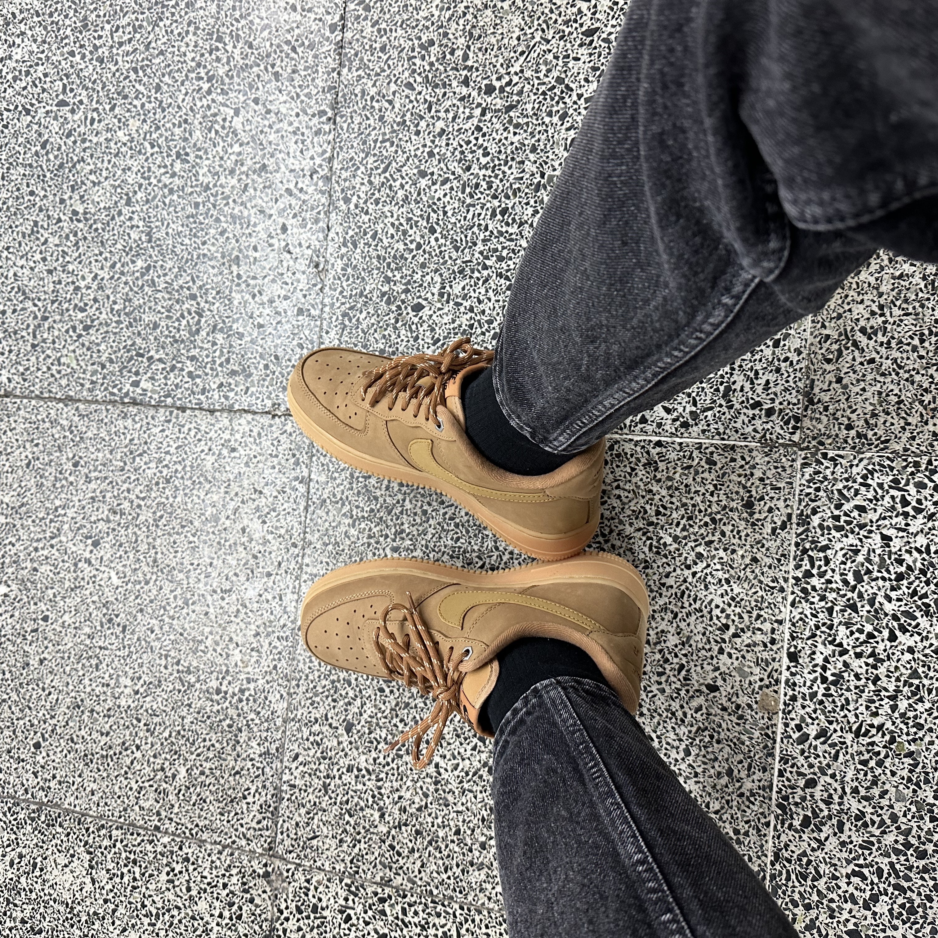 Nike Air Force 1 '07 WB Flax 착용 스타일