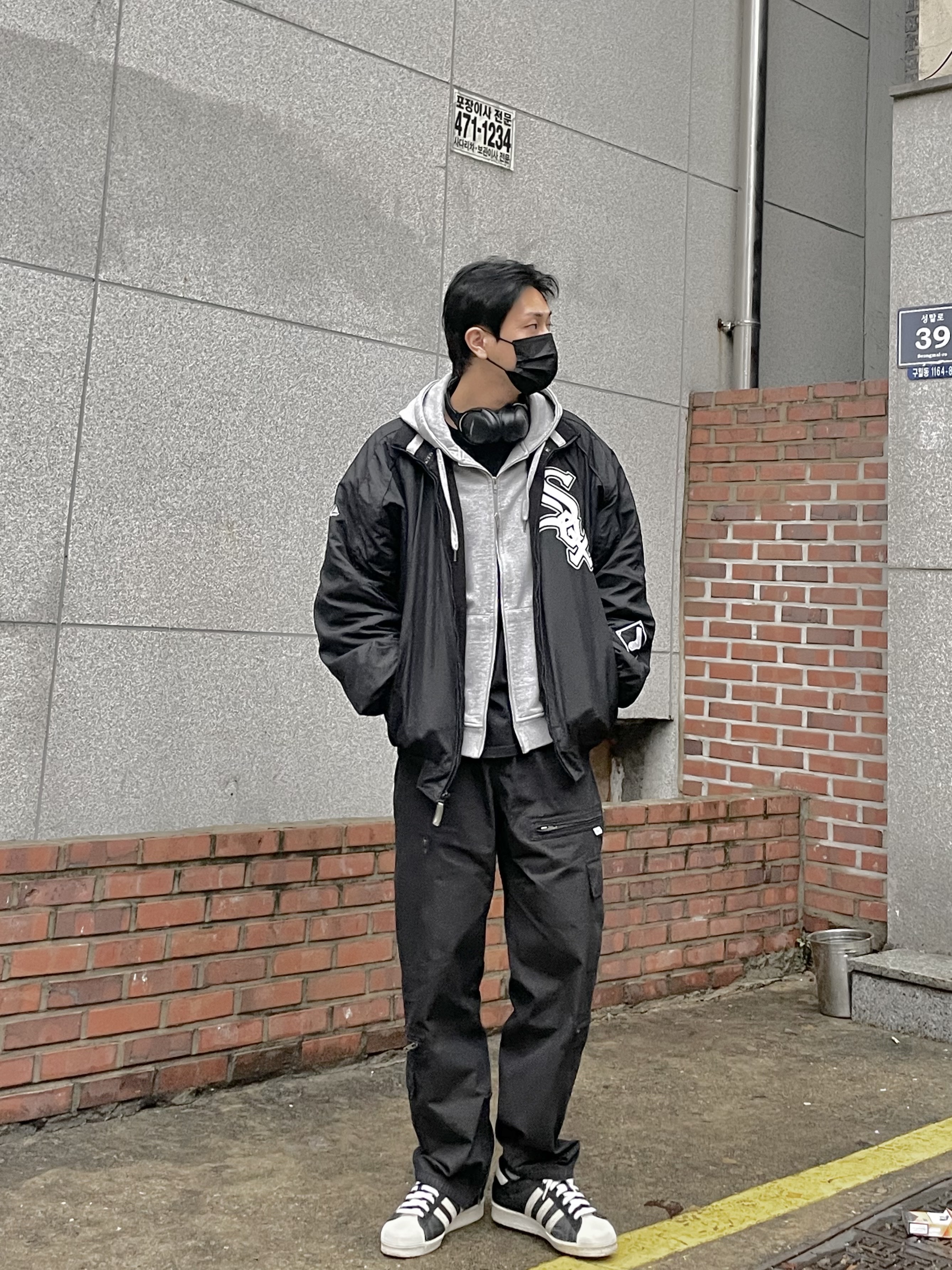 Adidas Superstar 82 Black White, BOSE QC45 Triple Black (Korean Ver.) 착용 스타일