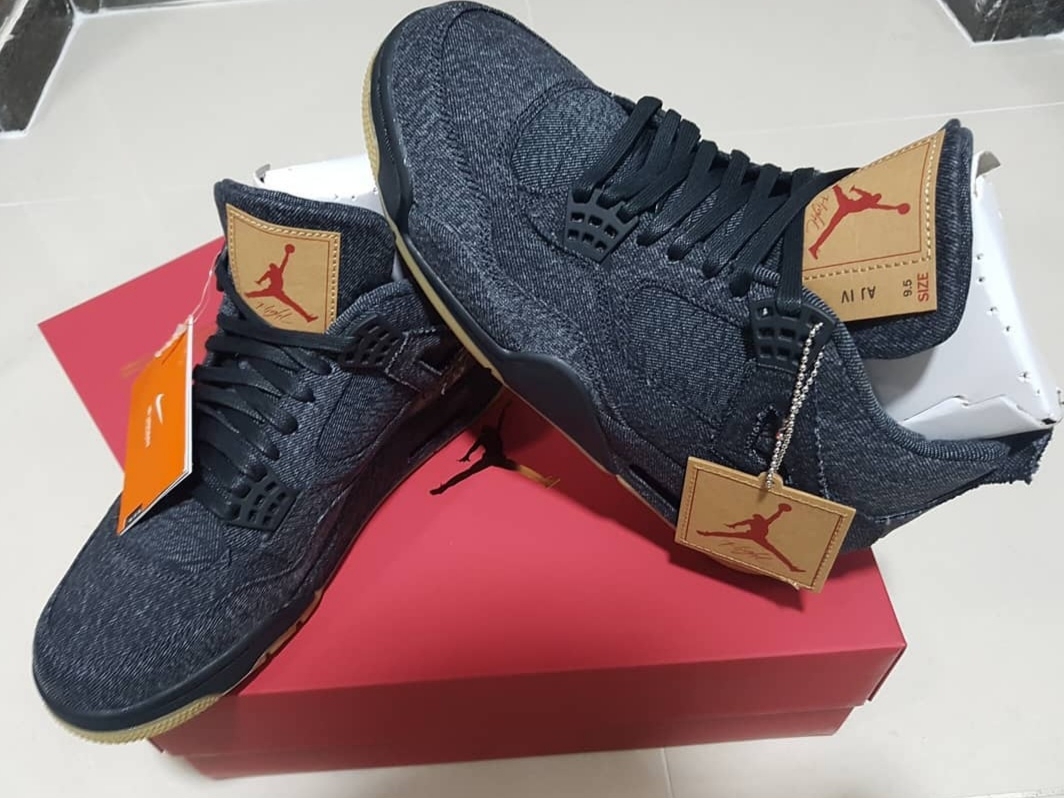 Jordan 4 x Levi's Retro Black Denim (Levi's Tag) 착용 스타일 - 1