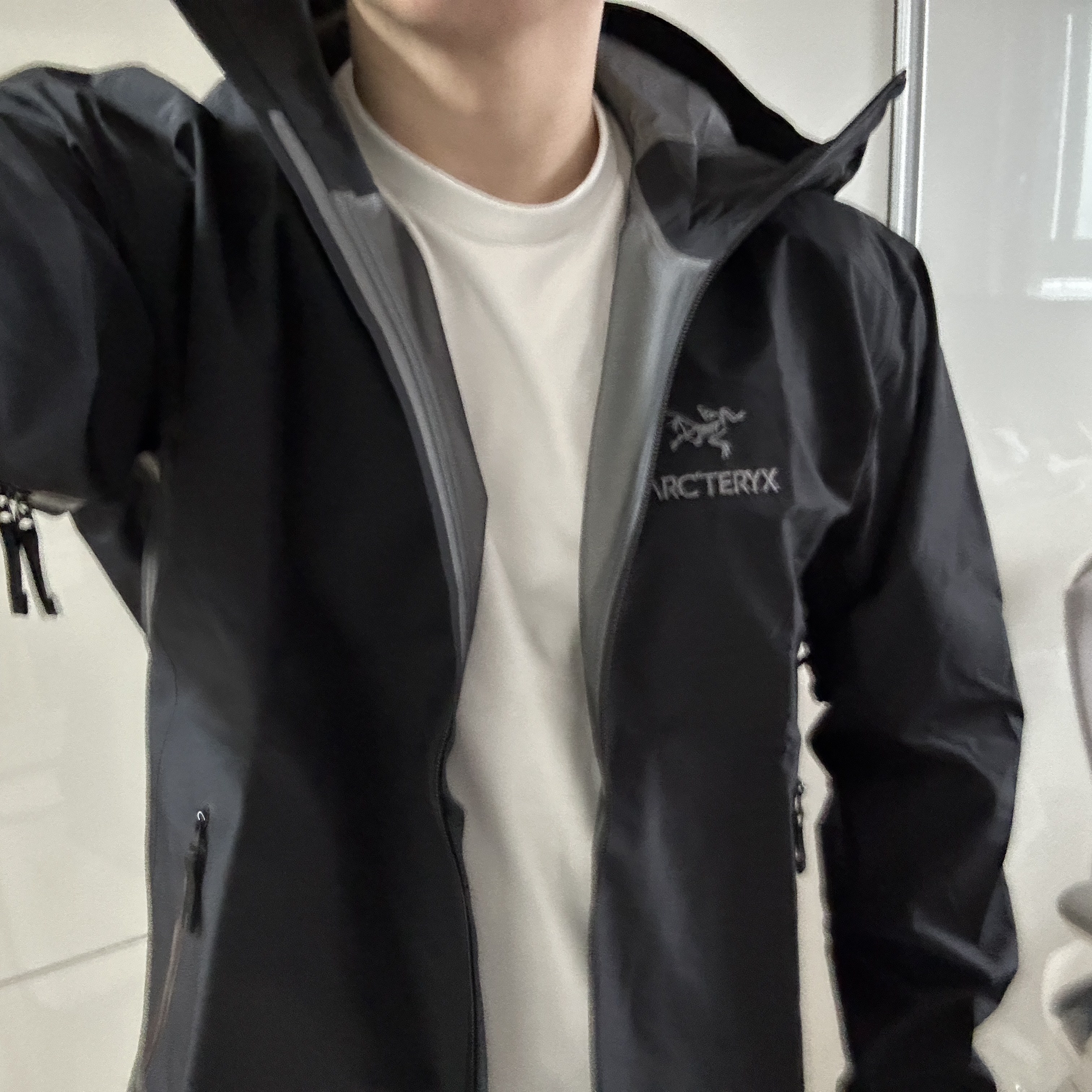 Arc'teryx Beta LT Jacket Black 착용 스타일