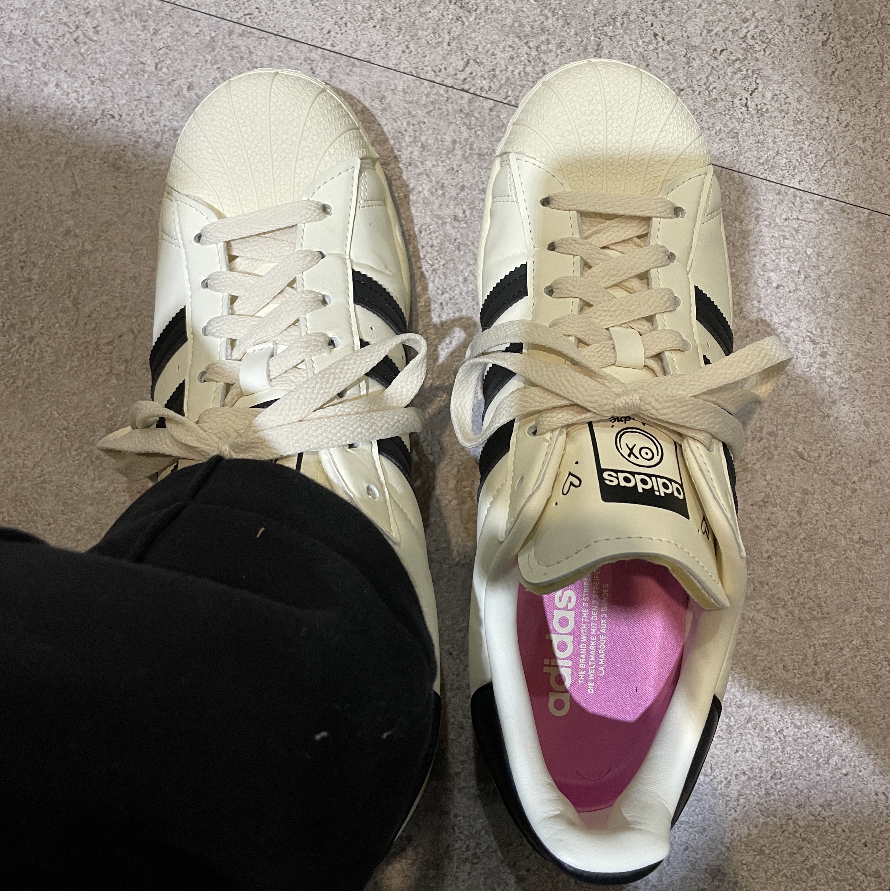 Adidas x Andre Saraiva Superstar Cream White Core Black 착용 스타일