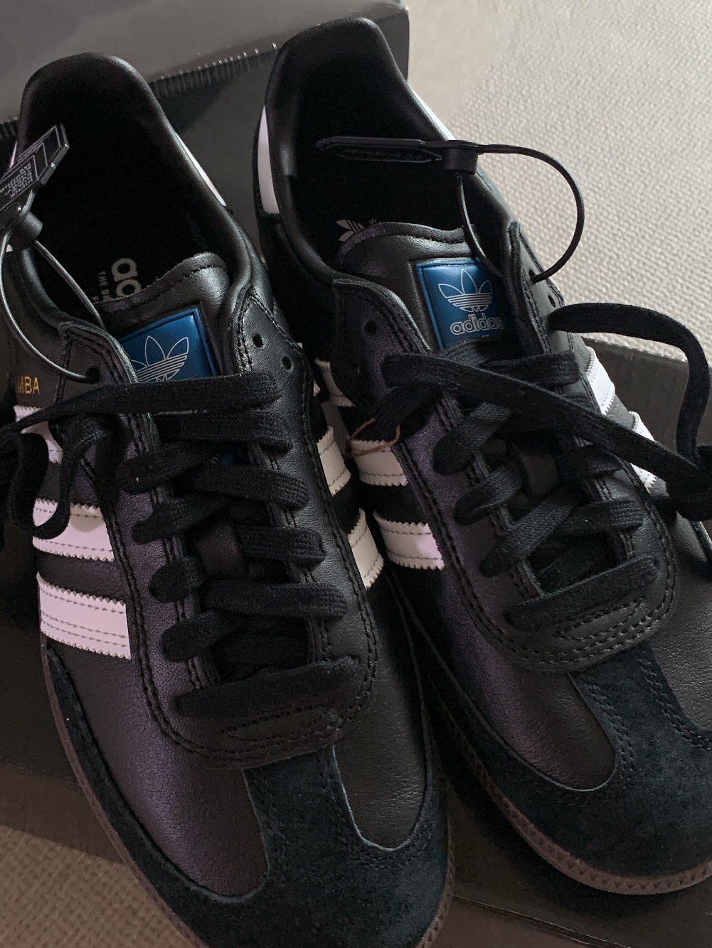 Adidas Samba ADV Black, COS Quilted Mini Bag Brown 착용 스타일 - 4