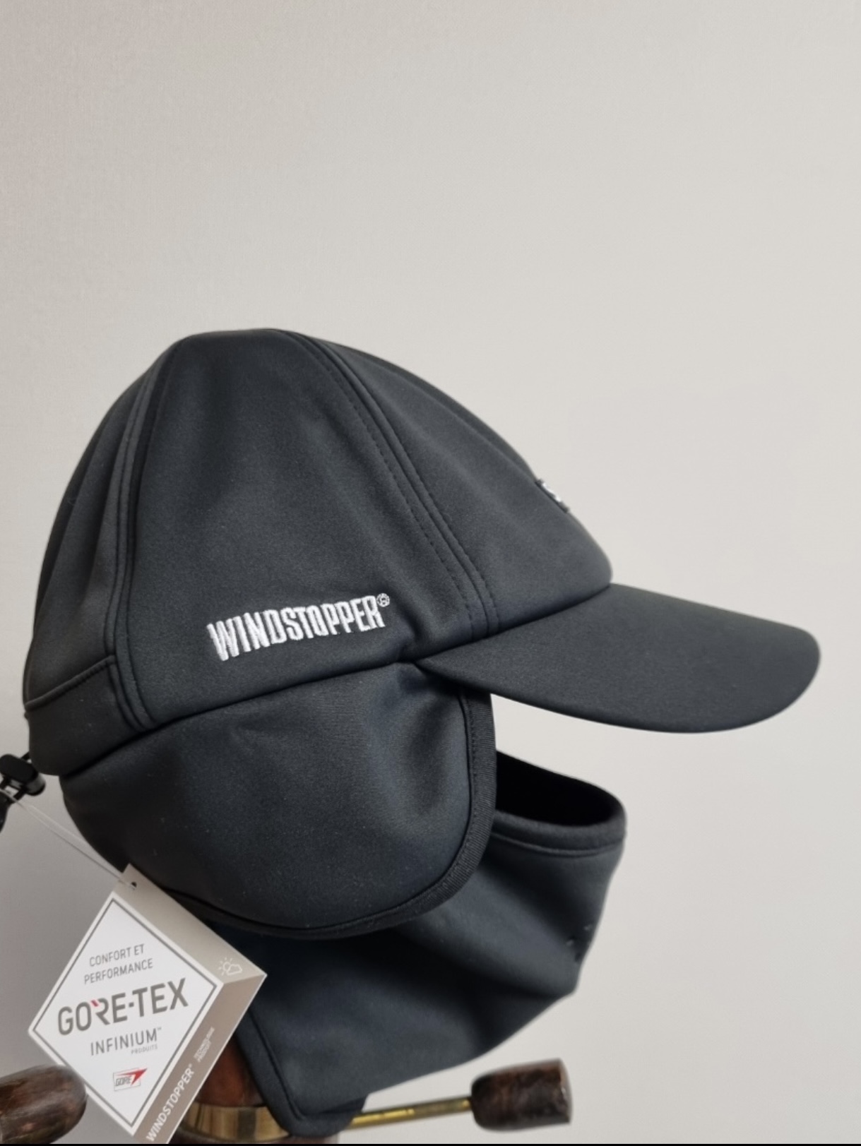Supreme Windstopper Facemask 6-Panel Black - 22FW 착용 스타일 - 4