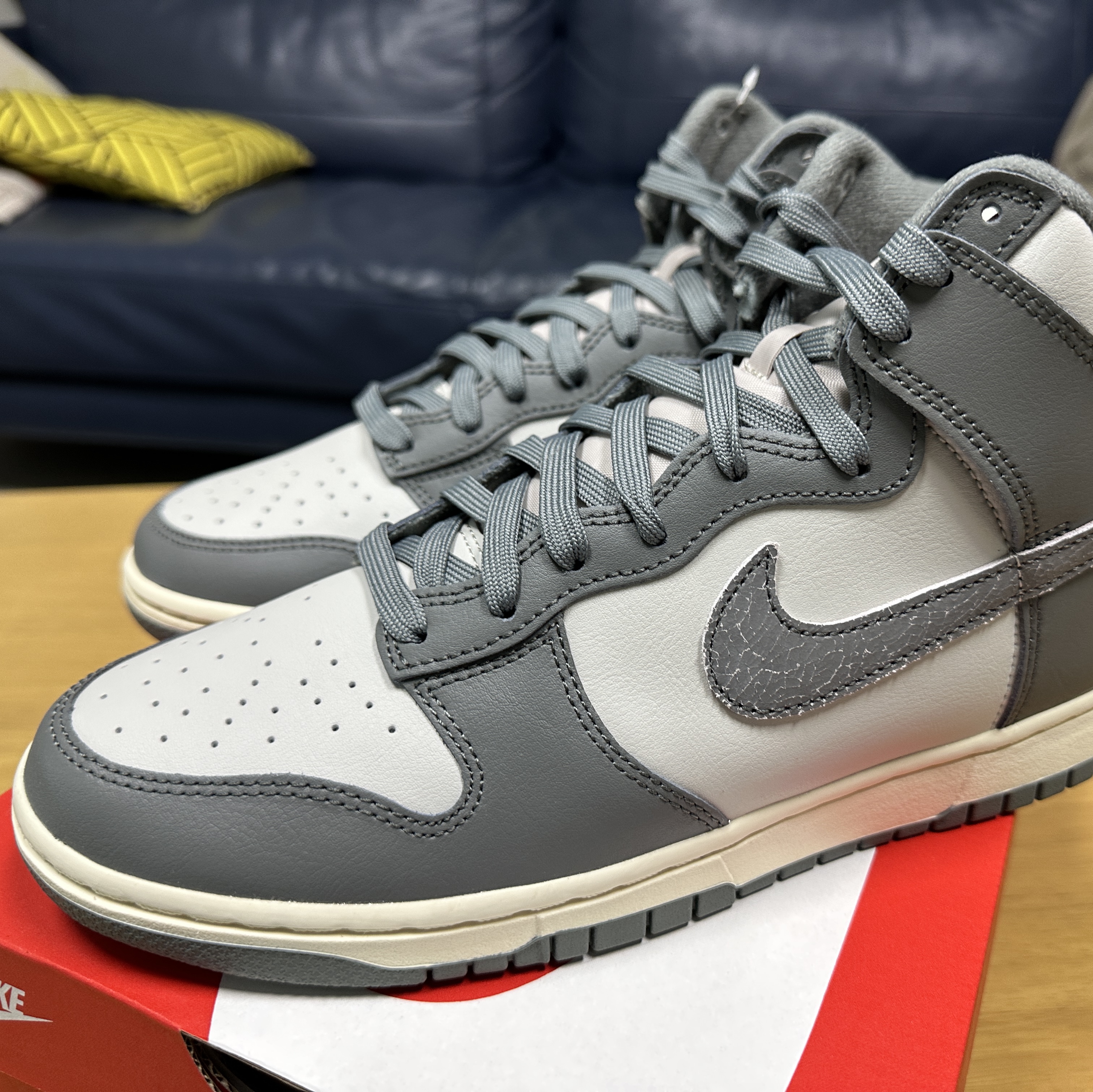 Nike Dunk High Retro SE VNTG Light Bone 착용 스타일 - 2
