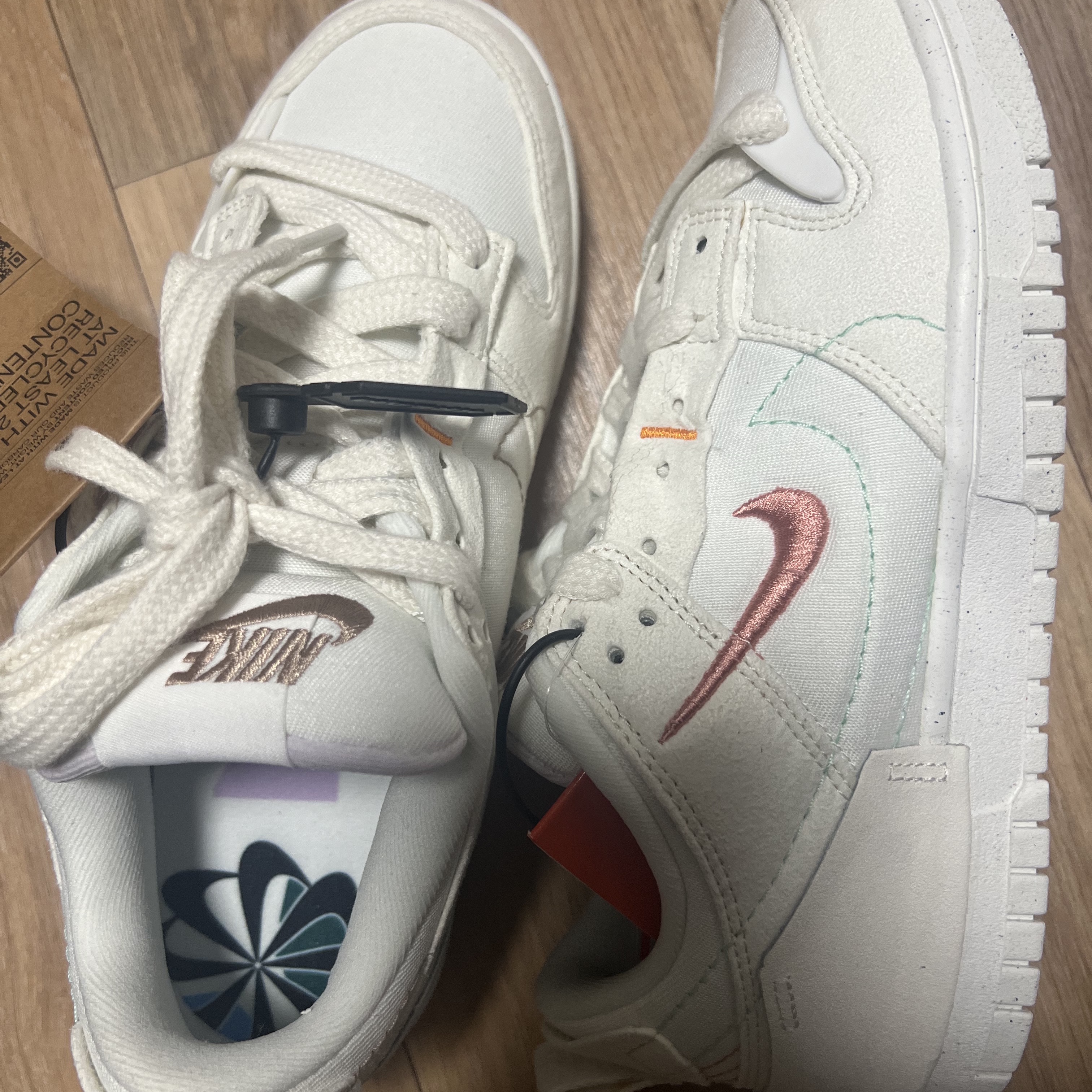(W) Nike Dunk Low Disrupt 2 Pale Ivory Sail 착용 스타일