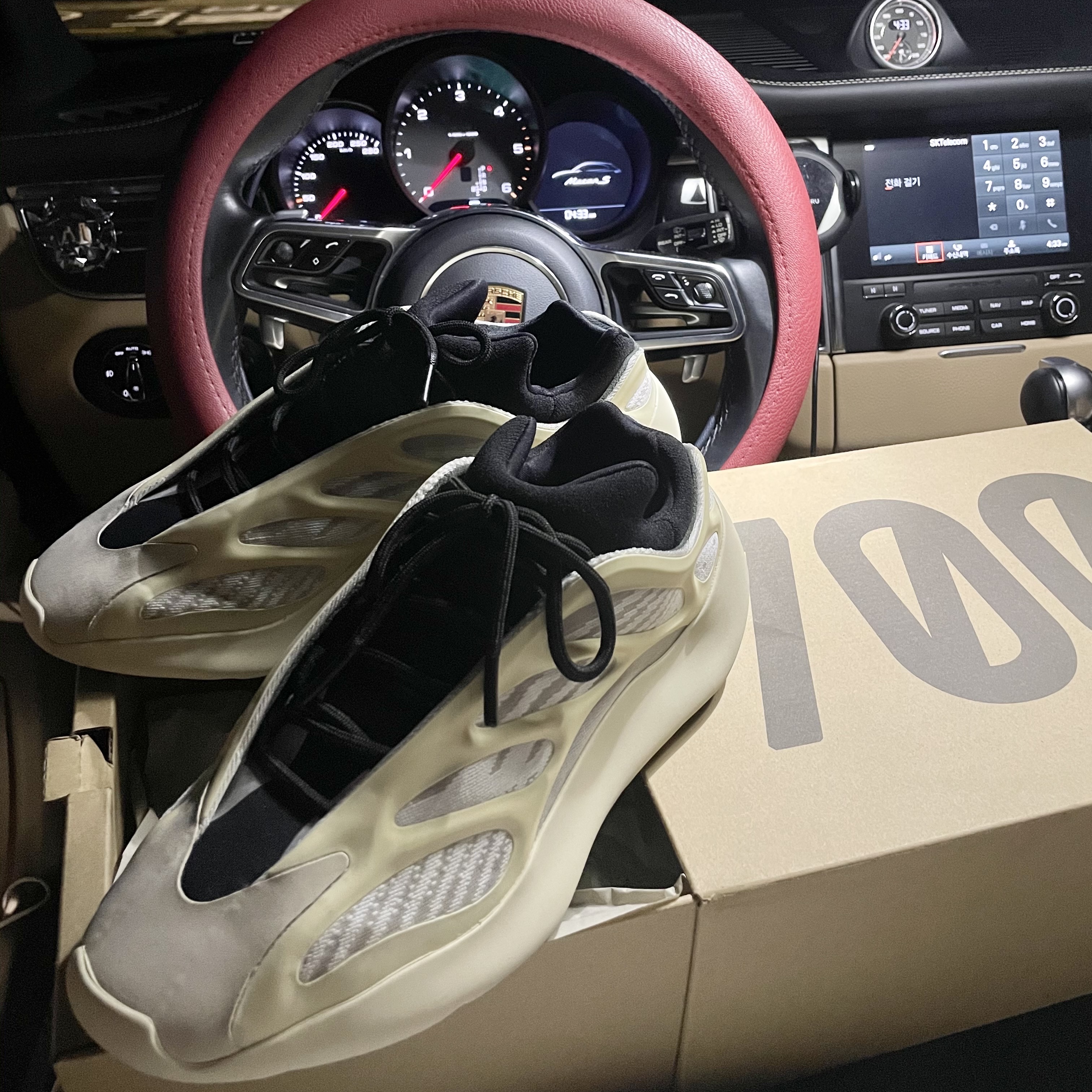 Adidas Yeezy 700 V3 Azael 2019 착용 스타일 - 1