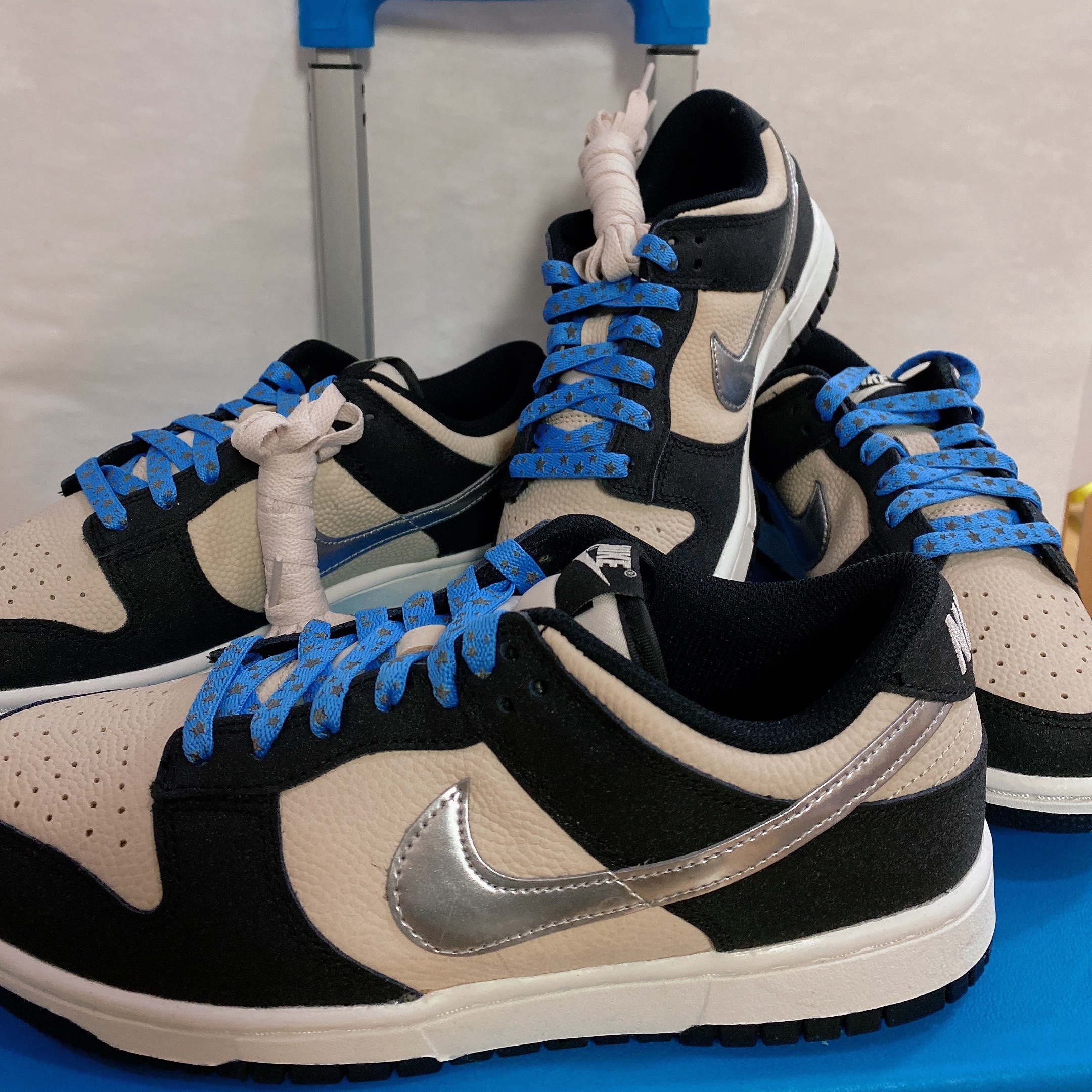 (W) Nike Dunk Low Light Bone Metallic Silver 착용 스타일 - 2