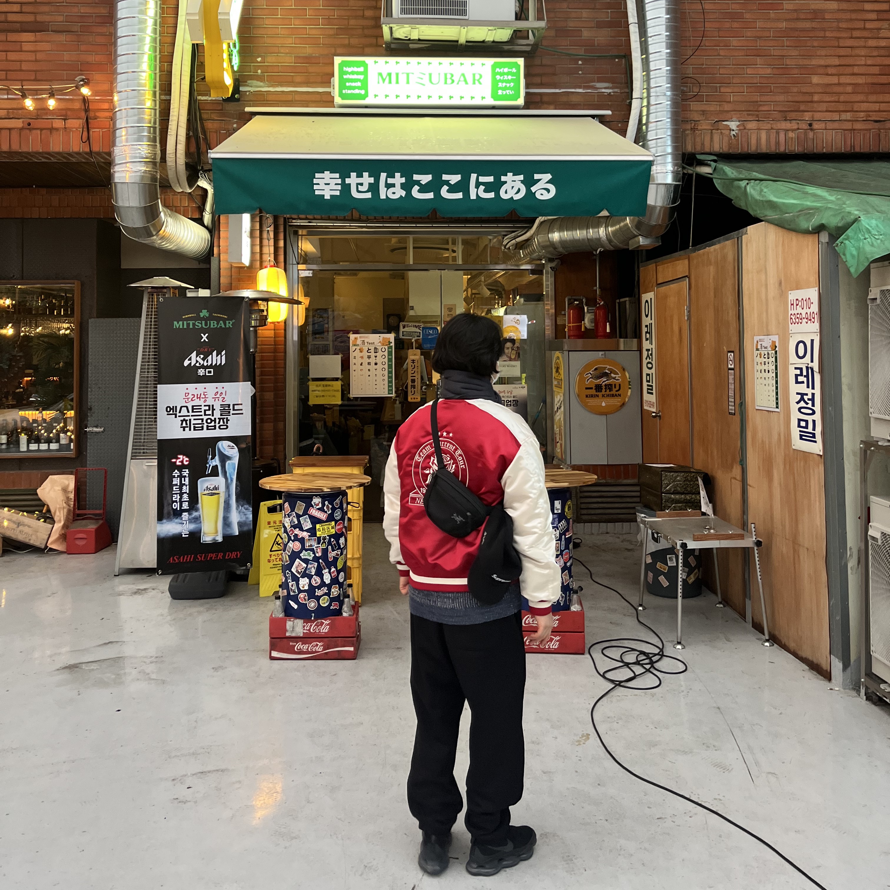 Arc'teryx Mantis 1 Waistpack Black, Nike Air Max Scorpion Flyknit Black Anthracite 착용 스타일