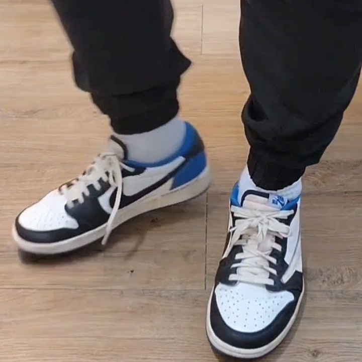 Jordan 1 x Travis Scott x Fragment Retro Low OG SP Military Blue 착용 스타일