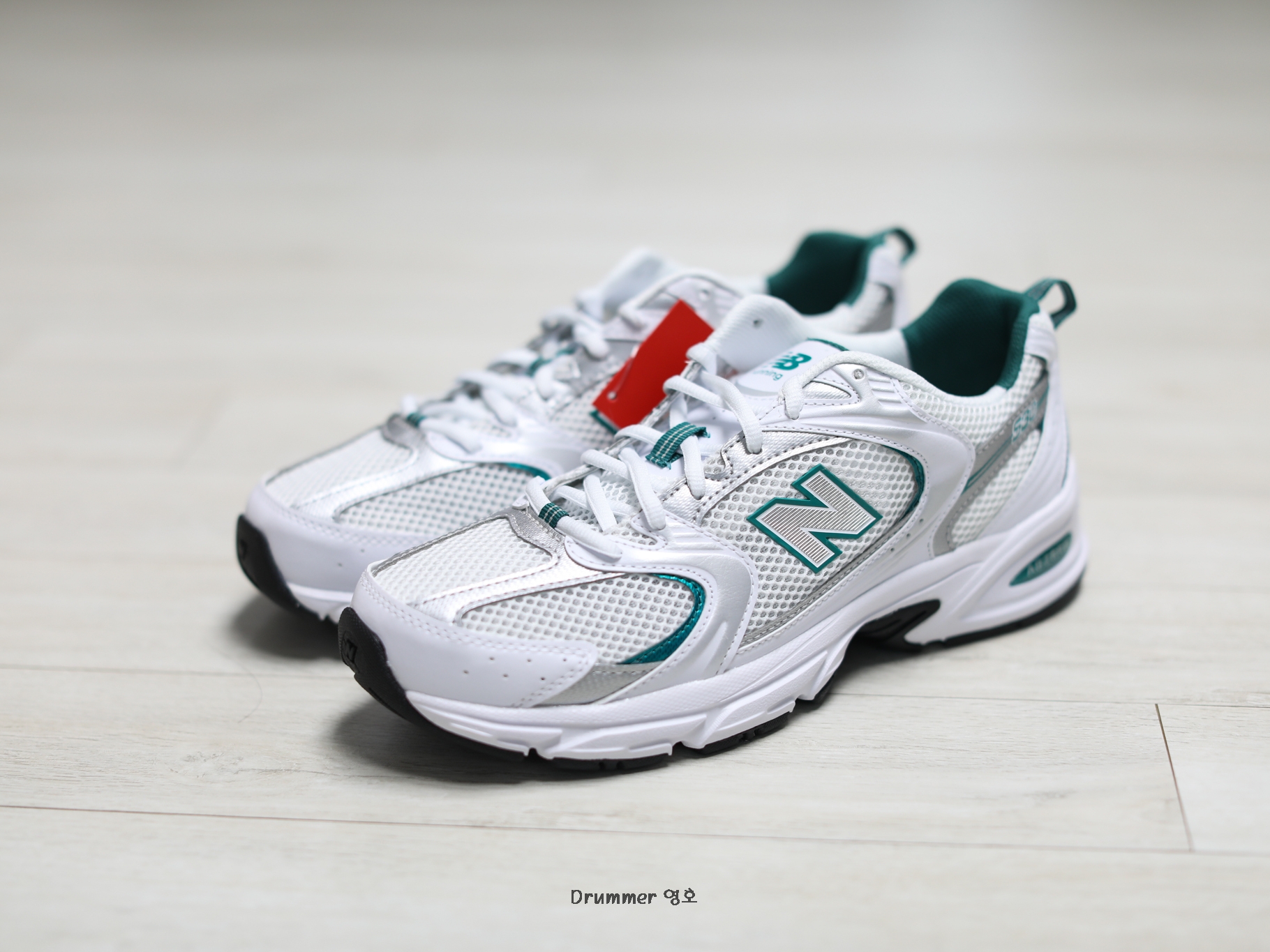 New Balance 530 White Mint 착용 스타일