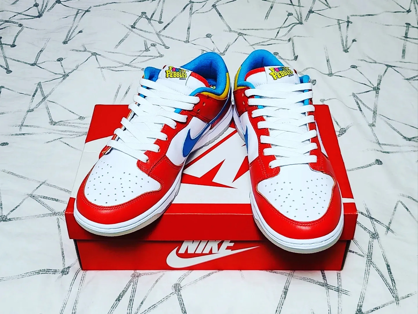 Nike x LeBron James x Fruity Pebbles Dunk Low QS Habanero Red 착용 스타일 - 3
