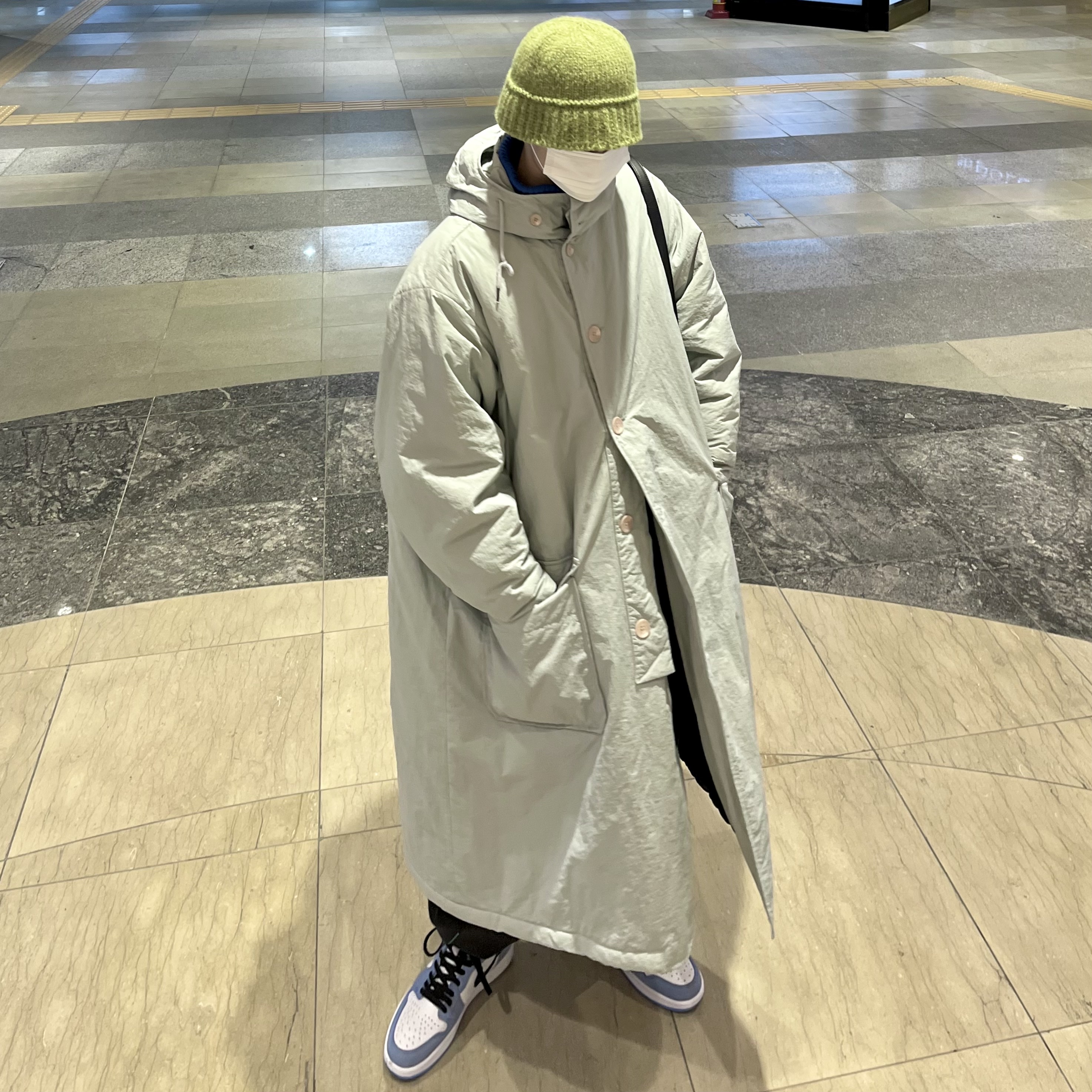 Jordan 1 Retro High OG University Blue, Zara x Ader Error Jogger Pants Dark Anthracite Grey 착용 스타일 - 3