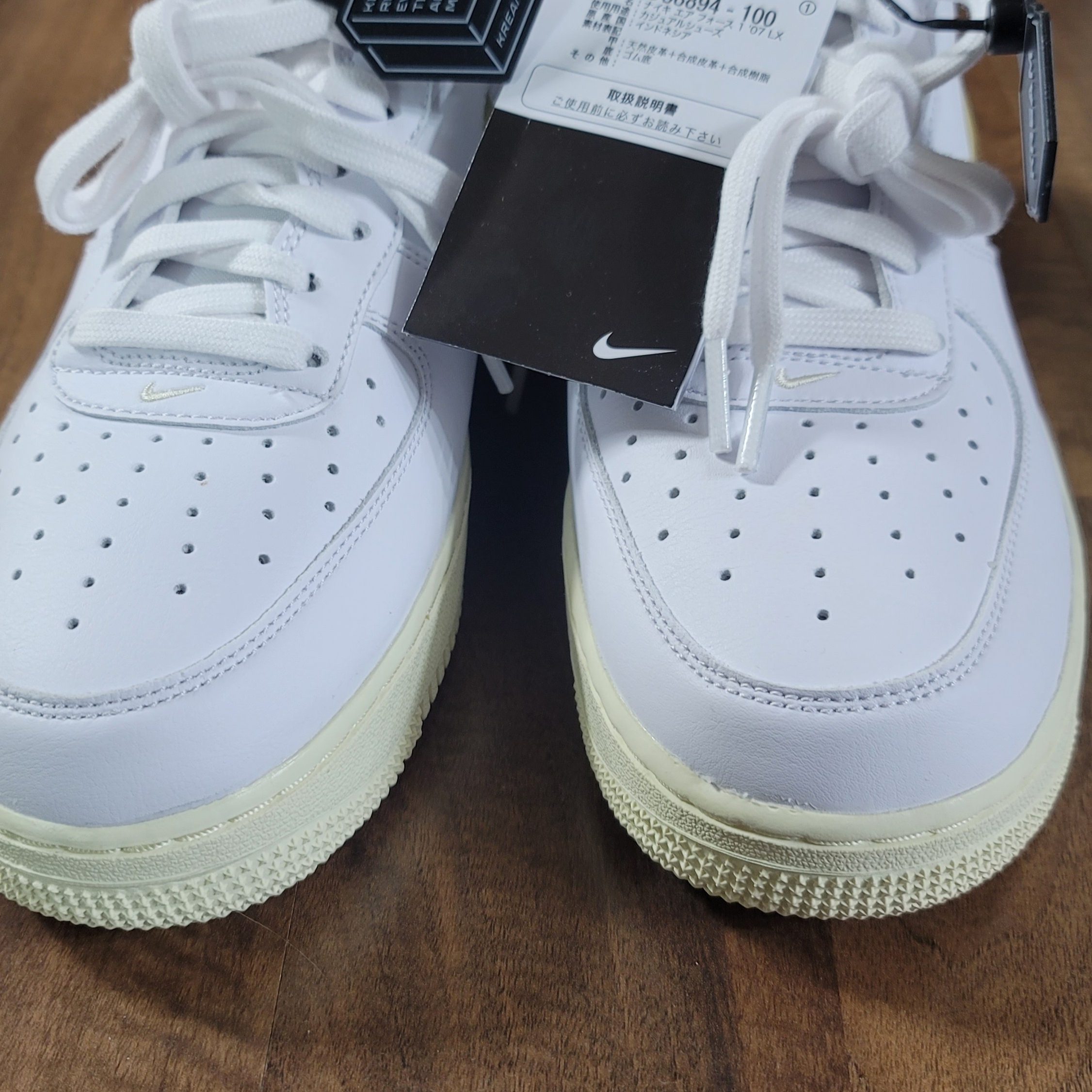 Nike Air Force 1 '07 LX Pale Vanilla 착용 스타일 - 4